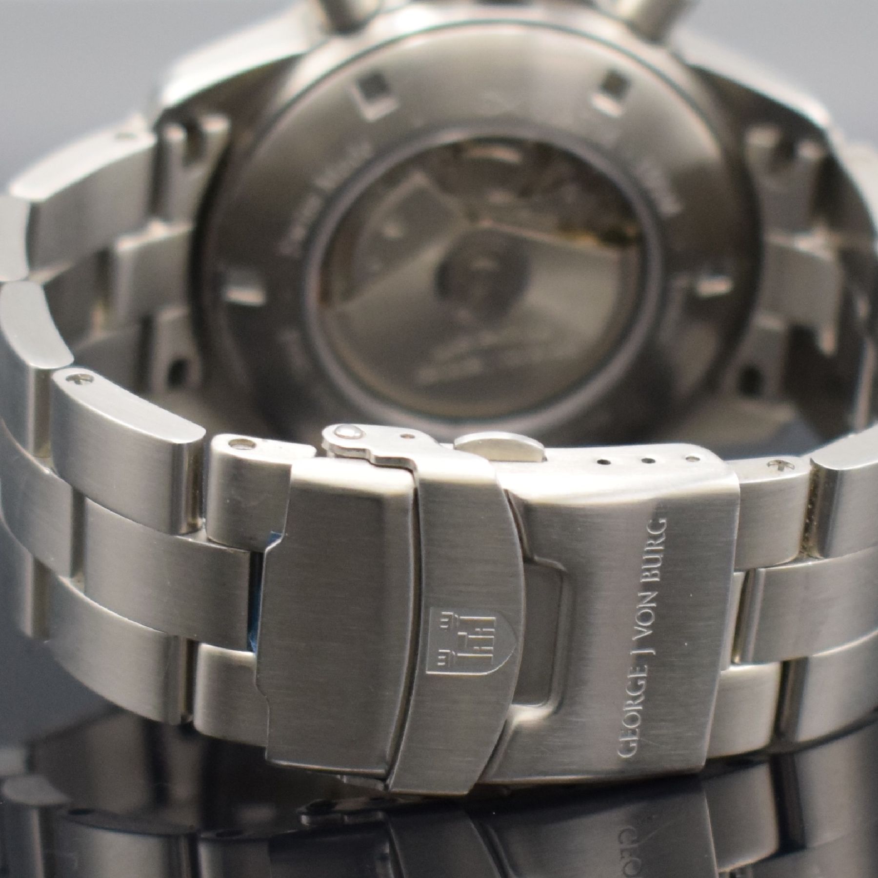 Detail d: GEORGE J VON BURG Sport II große Herrenarmbanduhr mit Chronograph, Schweiz um 2005, Automatik, massives beids. vergl. Geh., Boden geschr., orig. ...