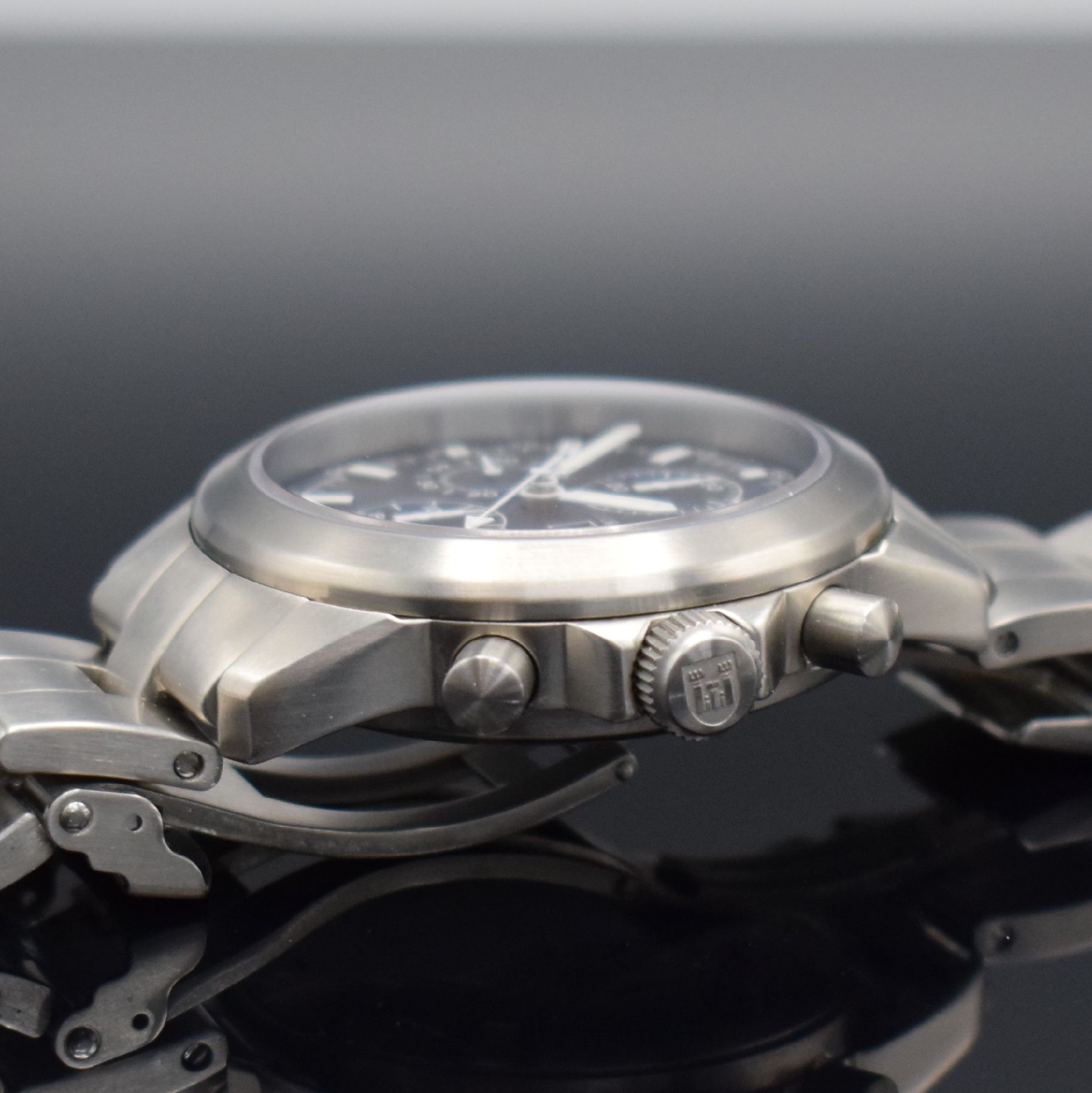 Detail e: GEORGE J VON BURG Sport II große Herrenarmbanduhr mit Chronograph, Schweiz um 2005, Automatik, massives beids. vergl. Geh., Boden geschr., orig. ...