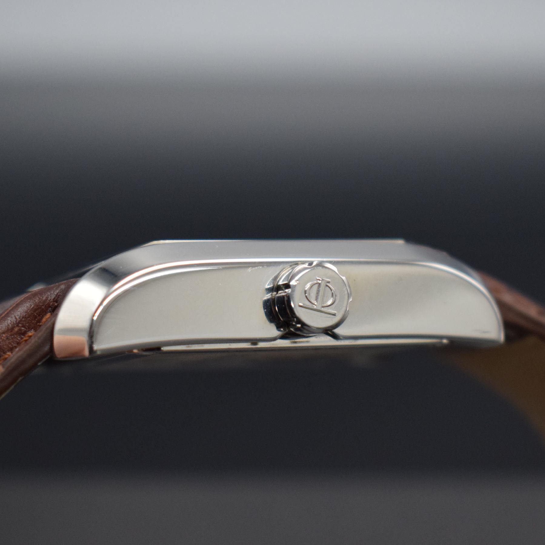 Detail e: BAUME & MERCIER Herrenarmbanduhr Hampton Classic, Schweiz um 2008, Automatik, Ref. 65597, Edelstahlgeh., Lederband m. orig. dopp. Faltschl., Boden m. ...