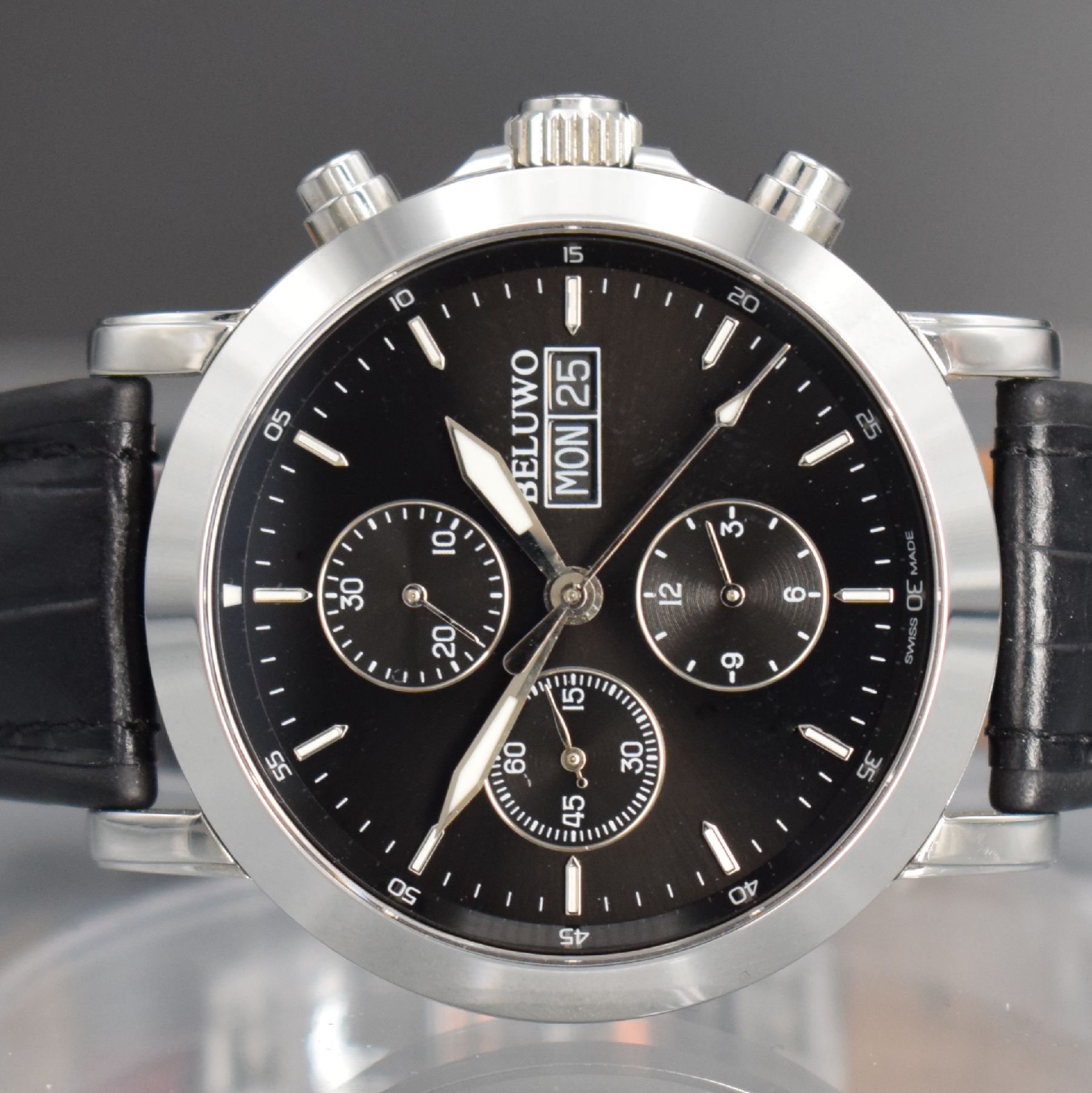 Detail a: BELUWO große Herrenarmbanduhr mit Chronograph, Schweiz um 2010, Automatik, beids. vergl. Edelstahlgeh., Boden 6-fach verschr., Lederband m. orig. ...
