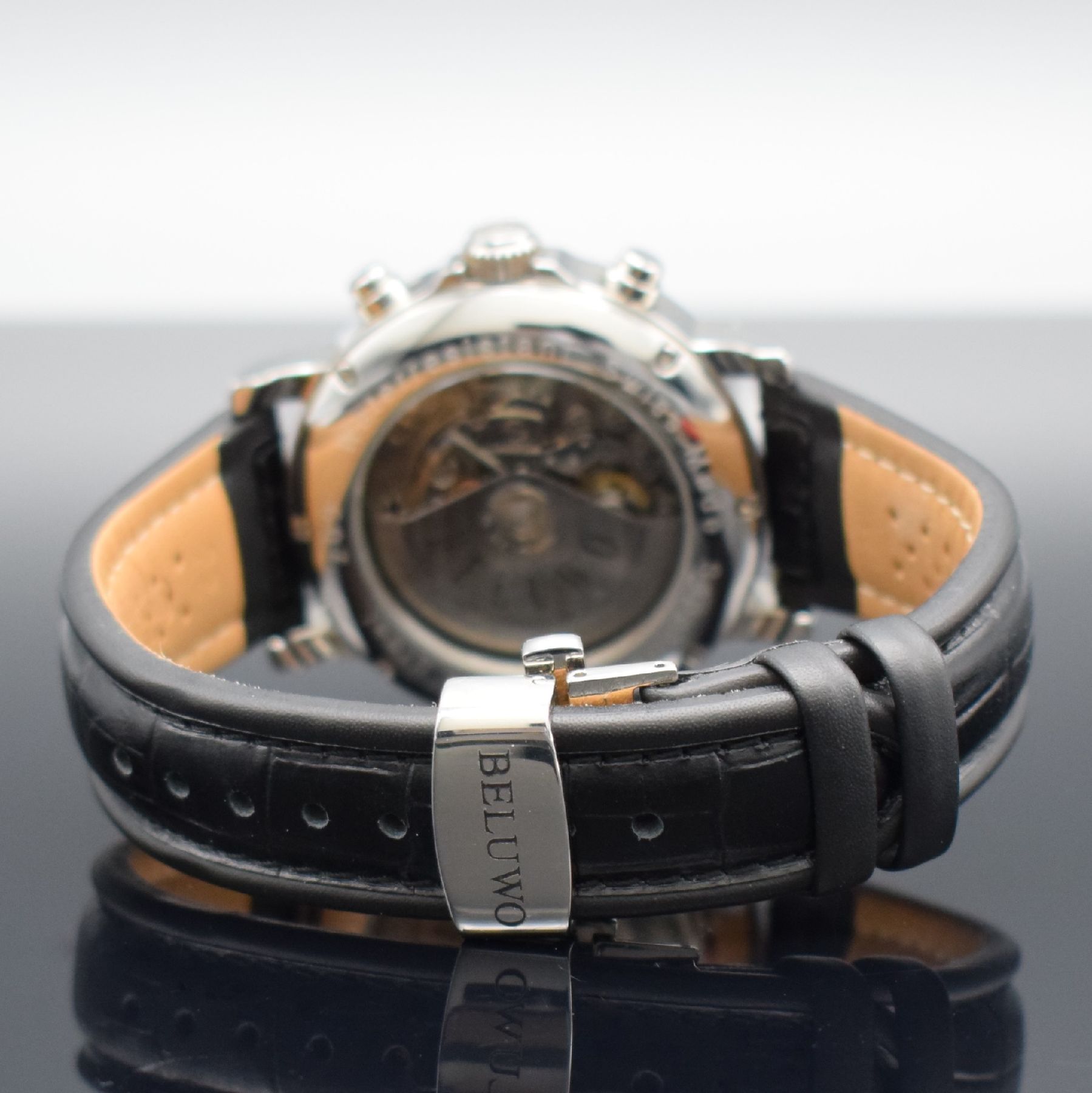 Detail d: BELUWO große Herrenarmbanduhr mit Chronograph, Schweiz um 2010, Automatik, beids. vergl. Edelstahlgeh., Boden 6-fach verschr., Lederband m. orig. ...