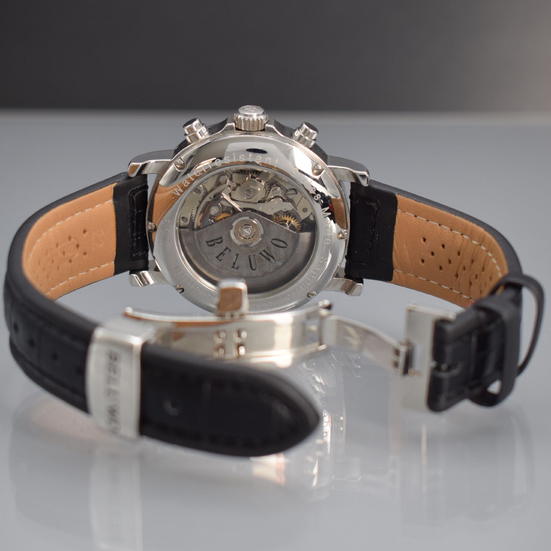 Detail f: BELUWO große Herrenarmbanduhr mit Chronograph, Schweiz um 2010, Automatik, beids. vergl. Edelstahlgeh., Boden 6-fach verschr., Lederband m. orig. ...