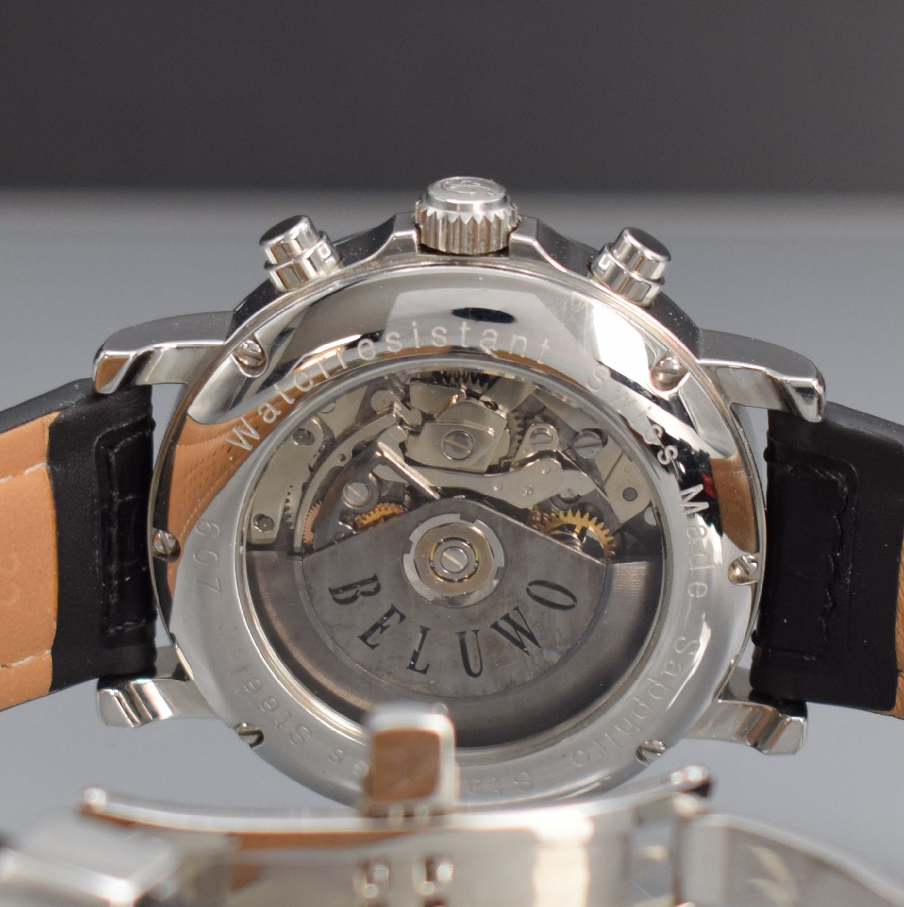 Detail g: BELUWO große Herrenarmbanduhr mit Chronograph, Schweiz um 2010, Automatik, beids. vergl. Edelstahlgeh., Boden 6-fach verschr., Lederband m. orig. ...