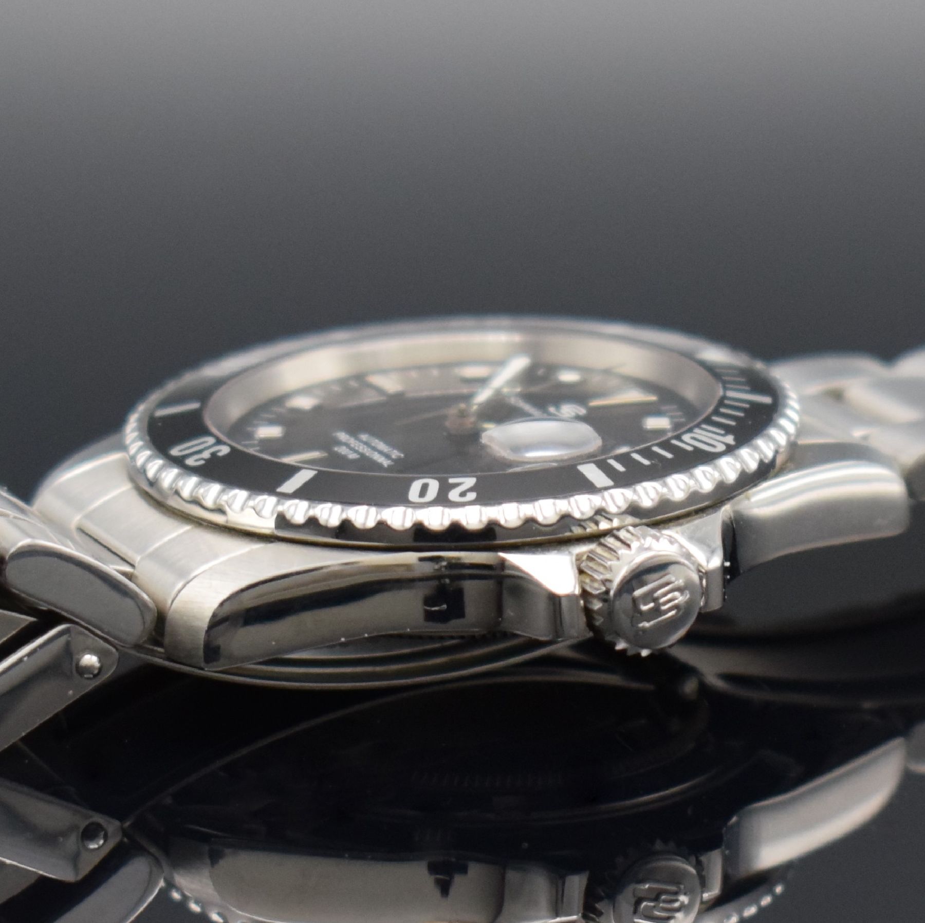 Detail e: SCHWARZ ETIENNE Professional 200M Herrenarmbanduhr, Schweiz um 2000, Automatik, verschr. Edelstahlgeh. inkl. orig. Band m. Faltschl., eins. drehbare ...