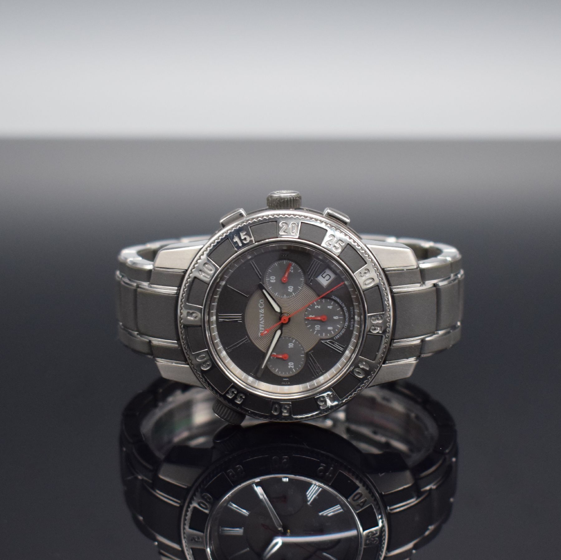 TIFFANY & CO. Armbandchronograph, Schweiz um 2008, Automatik, Chronometer in Edelstahl & Kautschuk inkl. Gliederband m. Faltschl., beids. vergl., ...
