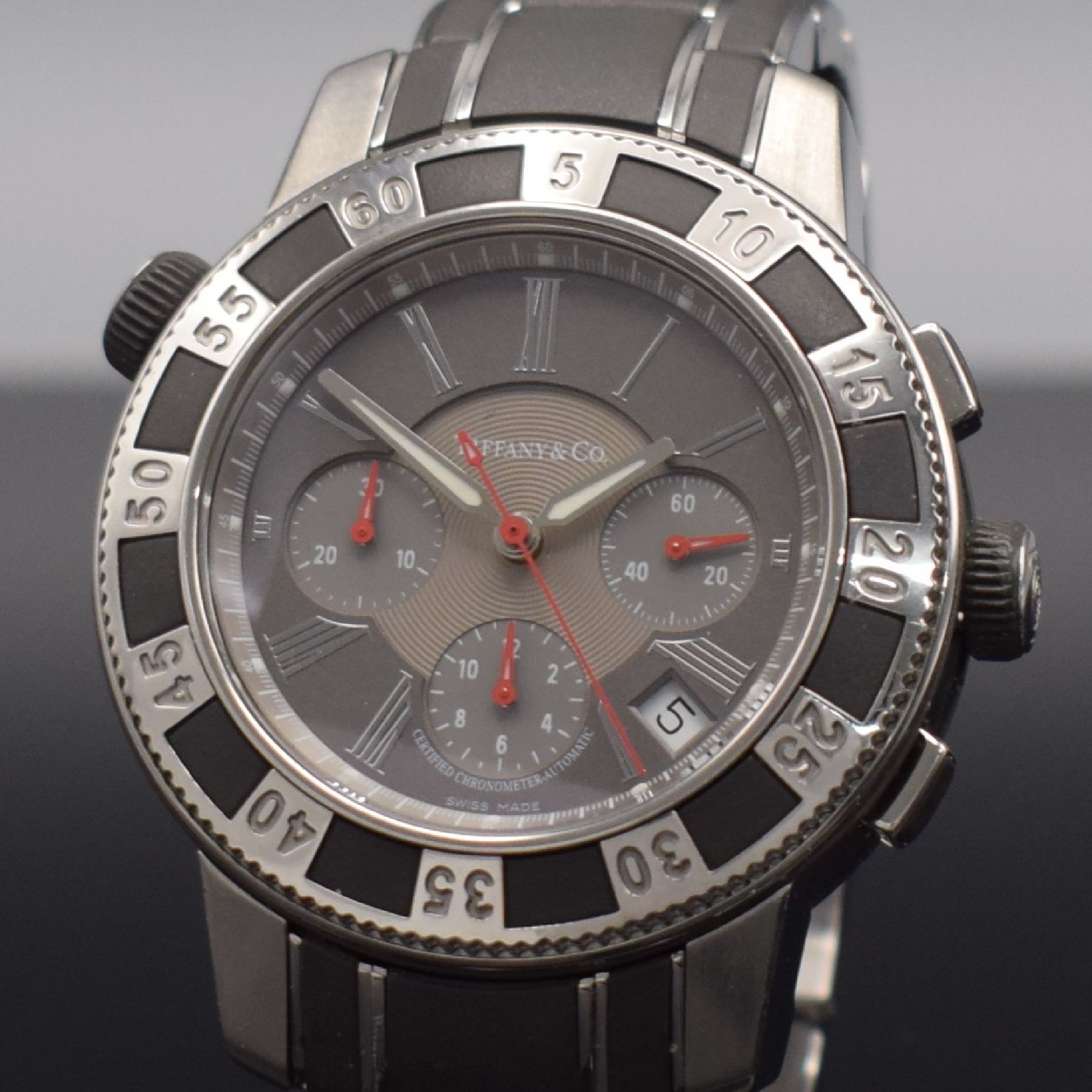Detail c: TIFFANY & CO. Armbandchronograph, Schweiz um 2008, Automatik, Chronometer in Edelstahl & Kautschuk inkl. Gliederband m. Faltschl., beids. vergl., ...