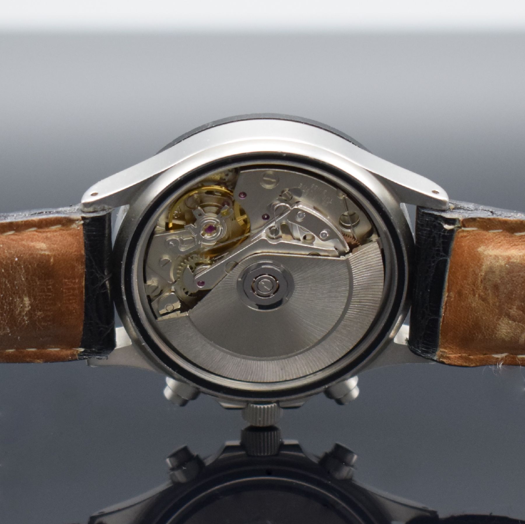 Detail g: SINN Herrenarmbanduhr mit Chronograph, Schweiz um 1990, Automatik, verschr. Edelstahlgeh., Tachymeterskala, schwarzes Tritium-Zifferbl. m. arab. ...