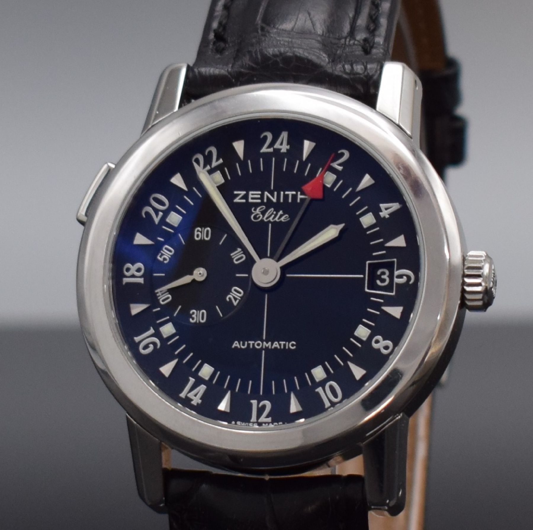 Detail c: ZENITH Elite Port Royal V Herrenarmbanduhr mit 2er Zeitzone, Schweiz um 2005, Automatik, Ref. 01/02.0450.682, beids. vergl. Edelstahlgeh., Boden ...