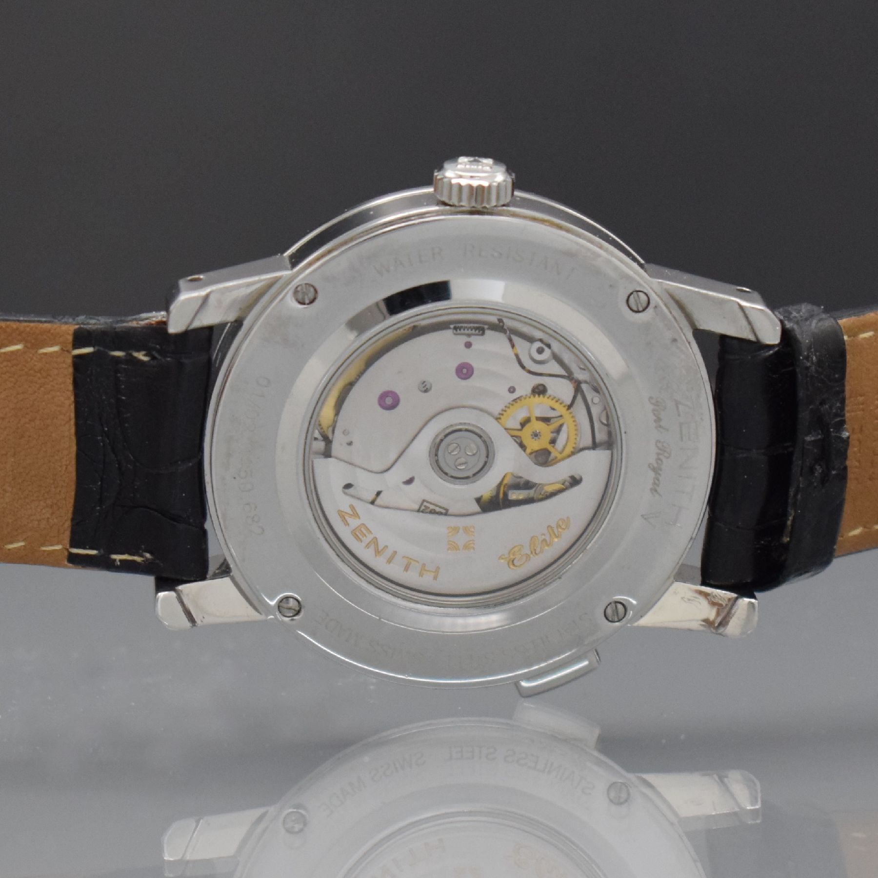 Detail e: ZENITH Elite Port Royal V Herrenarmbanduhr mit 2er Zeitzone, Schweiz um 2005, Automatik, Ref. 01/02.0450.682, beids. vergl. Edelstahlgeh., Boden ...