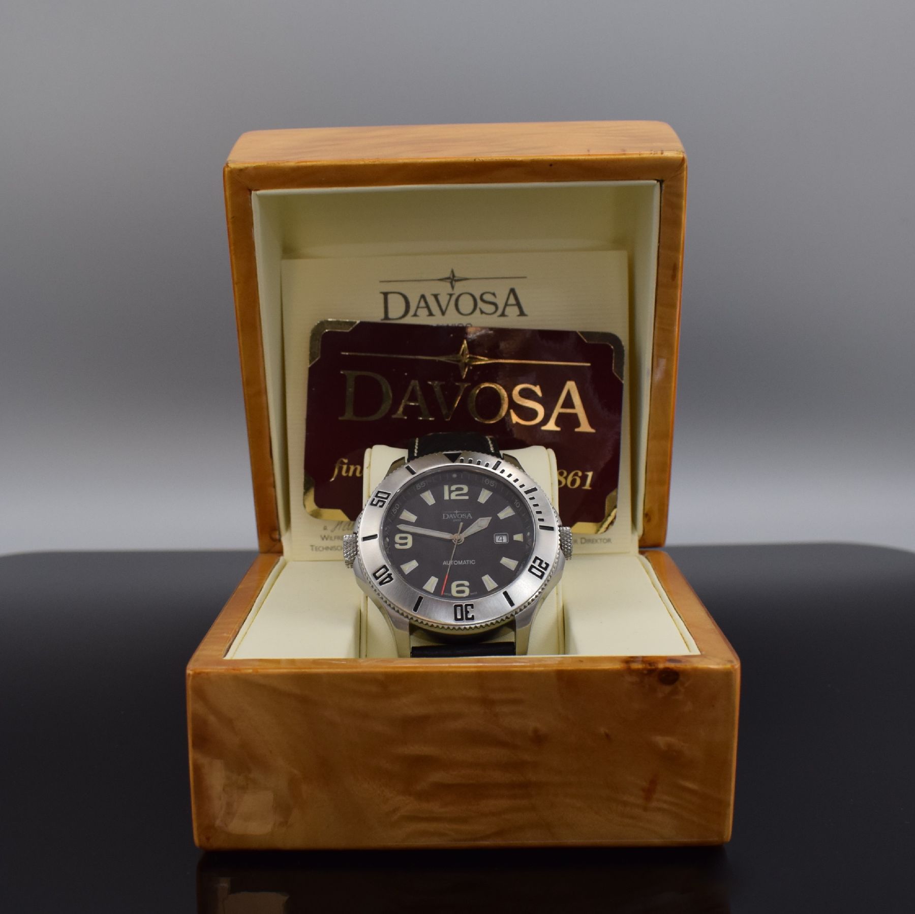 Detail e: DAVOSA Outback große Herrenarmbanduhr, Schweiz um 2004, Automatic, Edelstahlgeh., Boden geschr., drehb. Lünette m. 60er Teilung, schwarzes ...