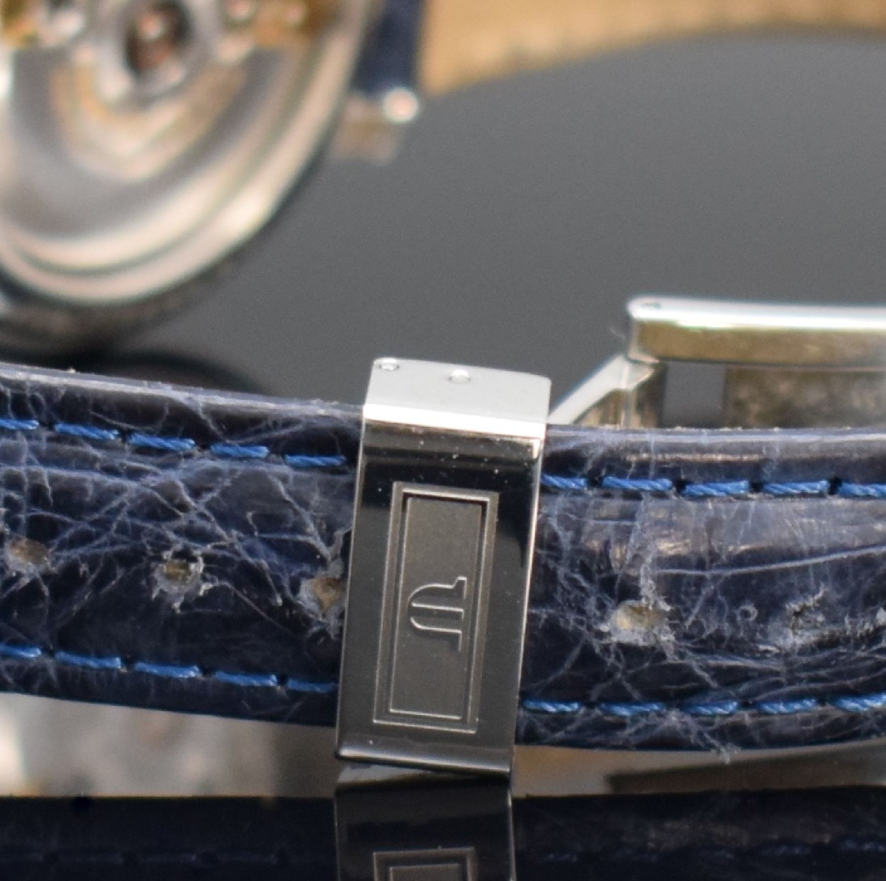 Detail d: MAURICE LACROIX 2éme Temps Herrenarmbanduhr mit 2er Zeitzone, Schweiz 2001, Automatik, Ref. 29400-1616, beids. vergl. Gehäuse in Edelstahl/Gold ...