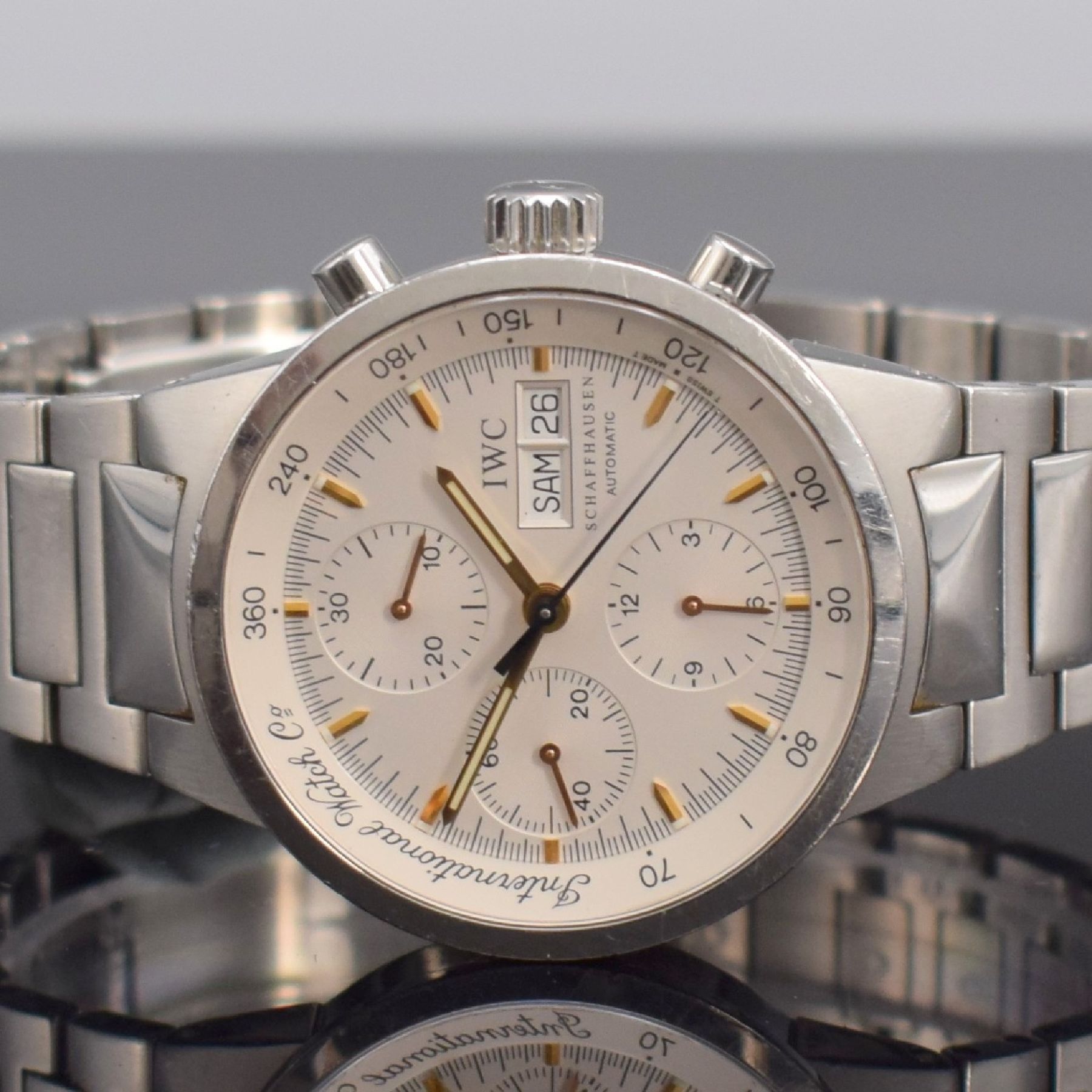 Detail a: IWC GST Herrenarmbanduhr mit Chronograph Referenz 3707, Schweiz um 1999, Automatik, verschr. Edelstahlgeh., orig. Gliederband m. Faltschl., silb. ...