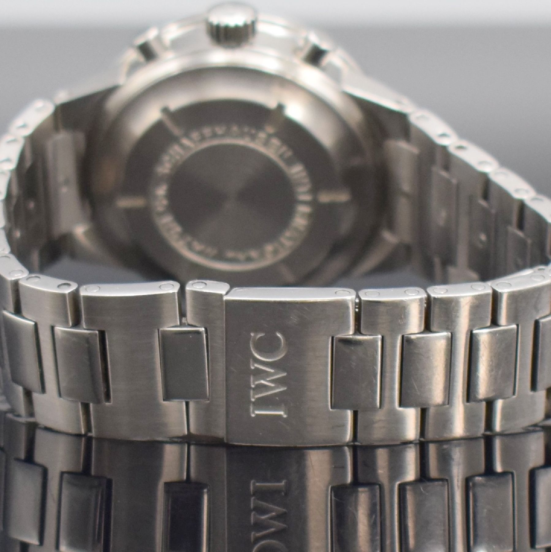 Detail d: IWC GST Herrenarmbanduhr mit Chronograph Referenz 3707, Schweiz um 1999, Automatik, verschr. Edelstahlgeh., orig. Gliederband m. Faltschl., silb. ...