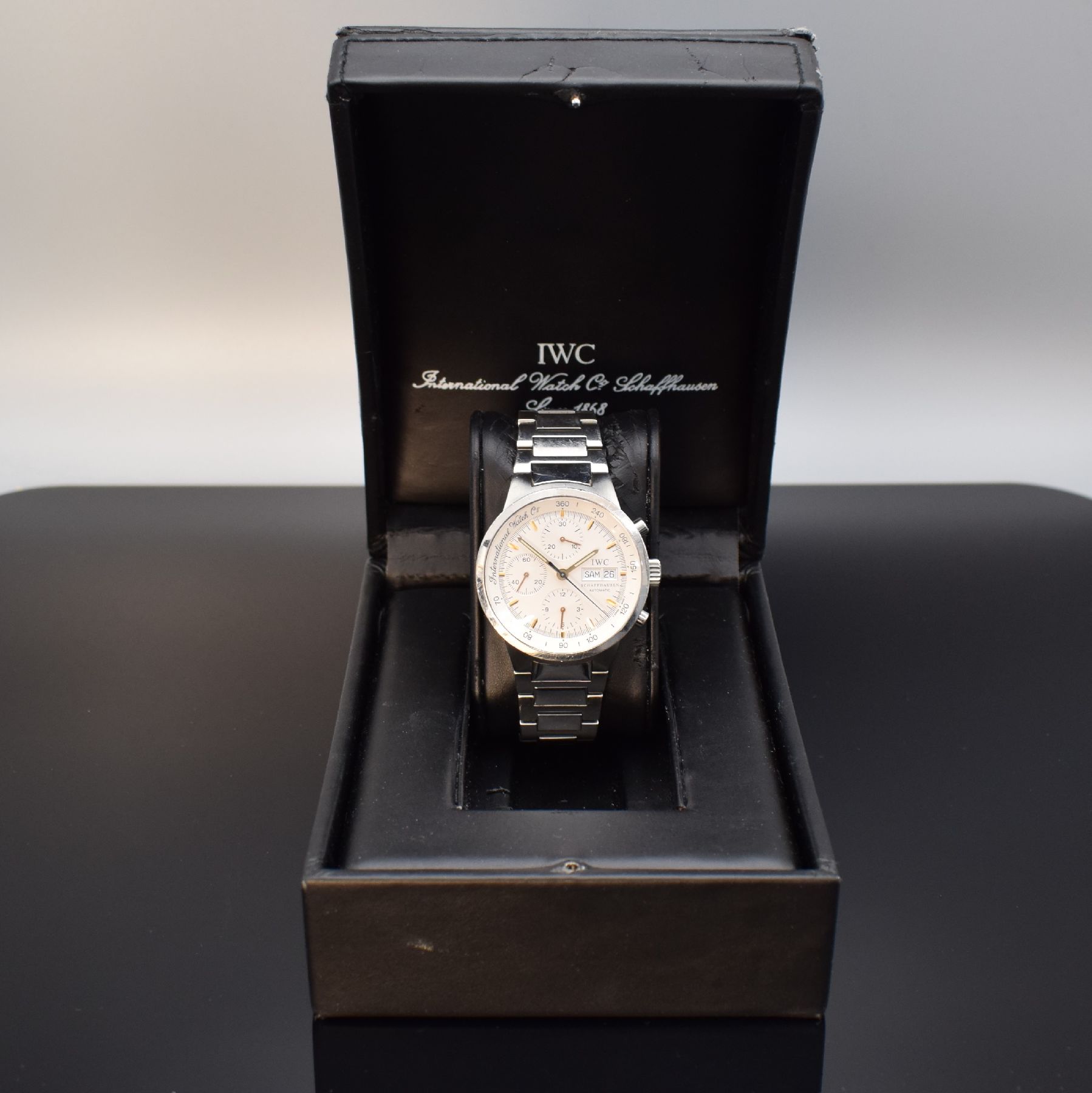 Detail j: IWC GST Herrenarmbanduhr mit Chronograph Referenz 3707, Schweiz um 1999, Automatik, verschr. Edelstahlgeh., orig. Gliederband m. Faltschl., silb. ...
