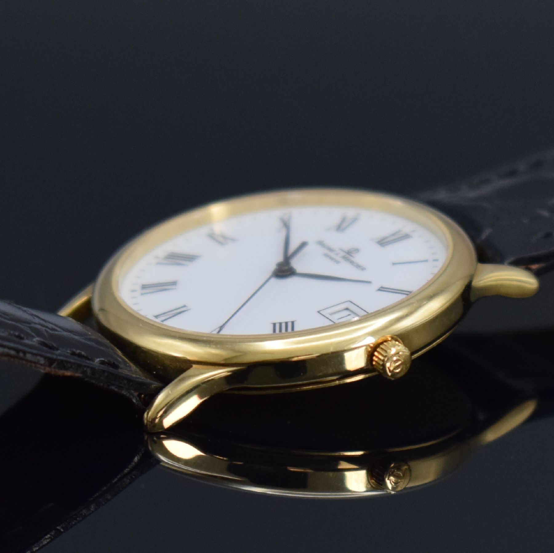 Detail d: BAUME & MERCIER Armbanduhr in GG 750/000, Schweiz um 1995, quarz, 2-teil. Geh., Boden aufgedr., weißes Zifferbl. m. röm. Zahlen, schwarze Zeiger, ...