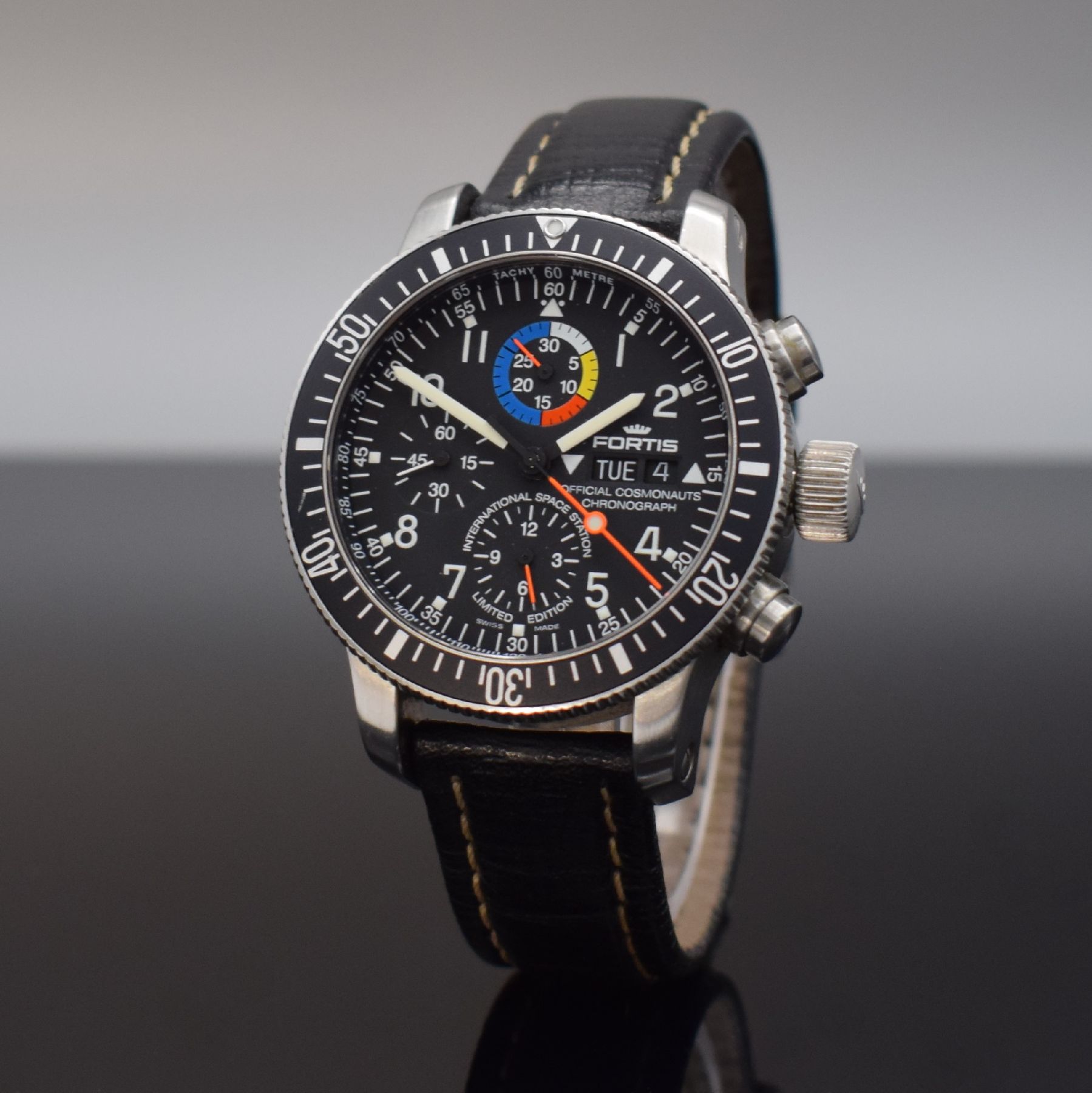 Detail b: FORTIS B-42 International Space Station Limited Edition Herrenarmbanduhr mit Chronograph, Schweiz um 2005, Automatik, Ref. 638.10.141, verschr. ...