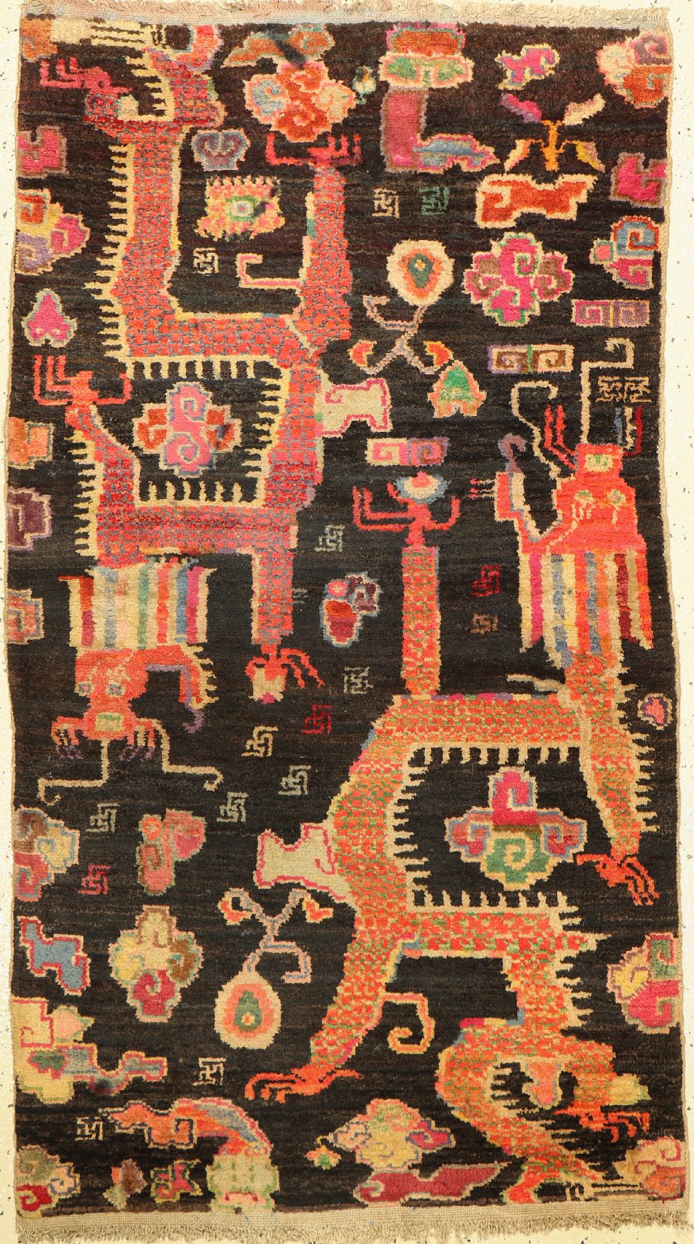 Tibet Khaden alt, (Drachenmotiv), um 1940, Wolle auf Baumwolle, ca. 150 x 86 cm, EHZ: 2, (Flecken)