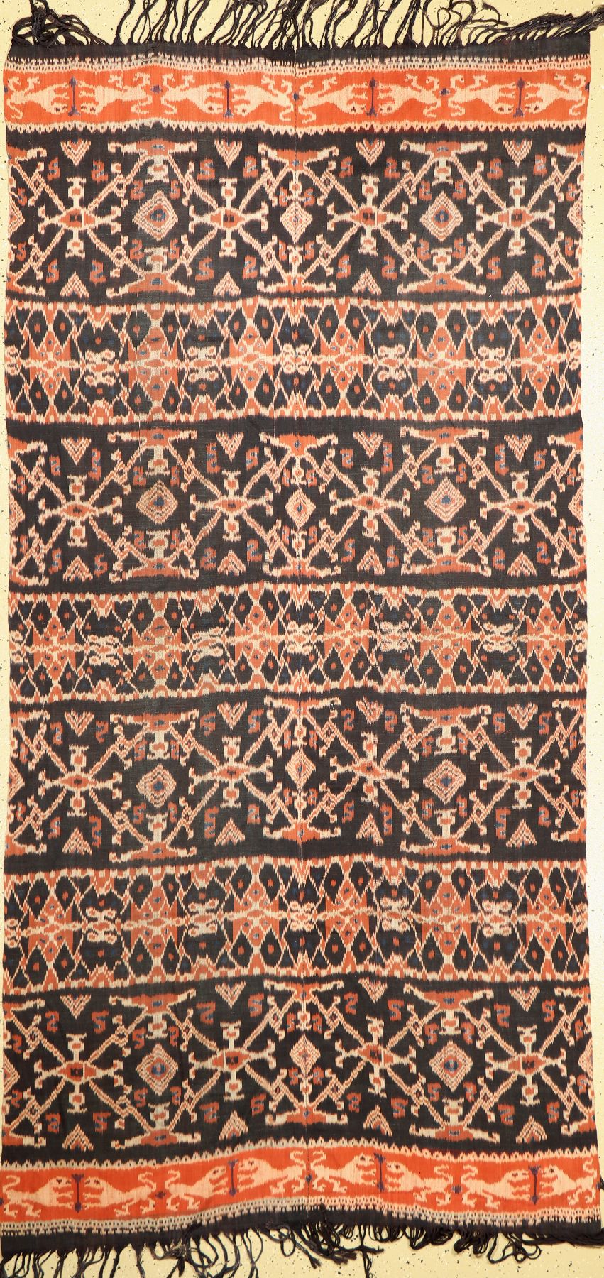 Sumba Ikat alt, Indonesien, um 1950, Baumwolle, ca. 240 x 120 cm, EHZ: 2EHZ: 2