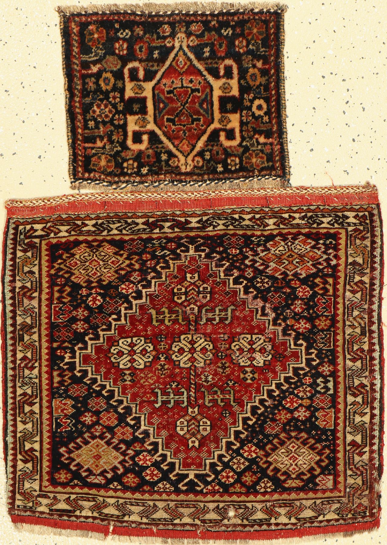 Konvolut aus 2 Ghaschgai Taschenfronten, Persien, um 1900, Wolle auf Wolle, ca, 63 x 59cm, und ca, 37 x 28 cm,EHZ: 4