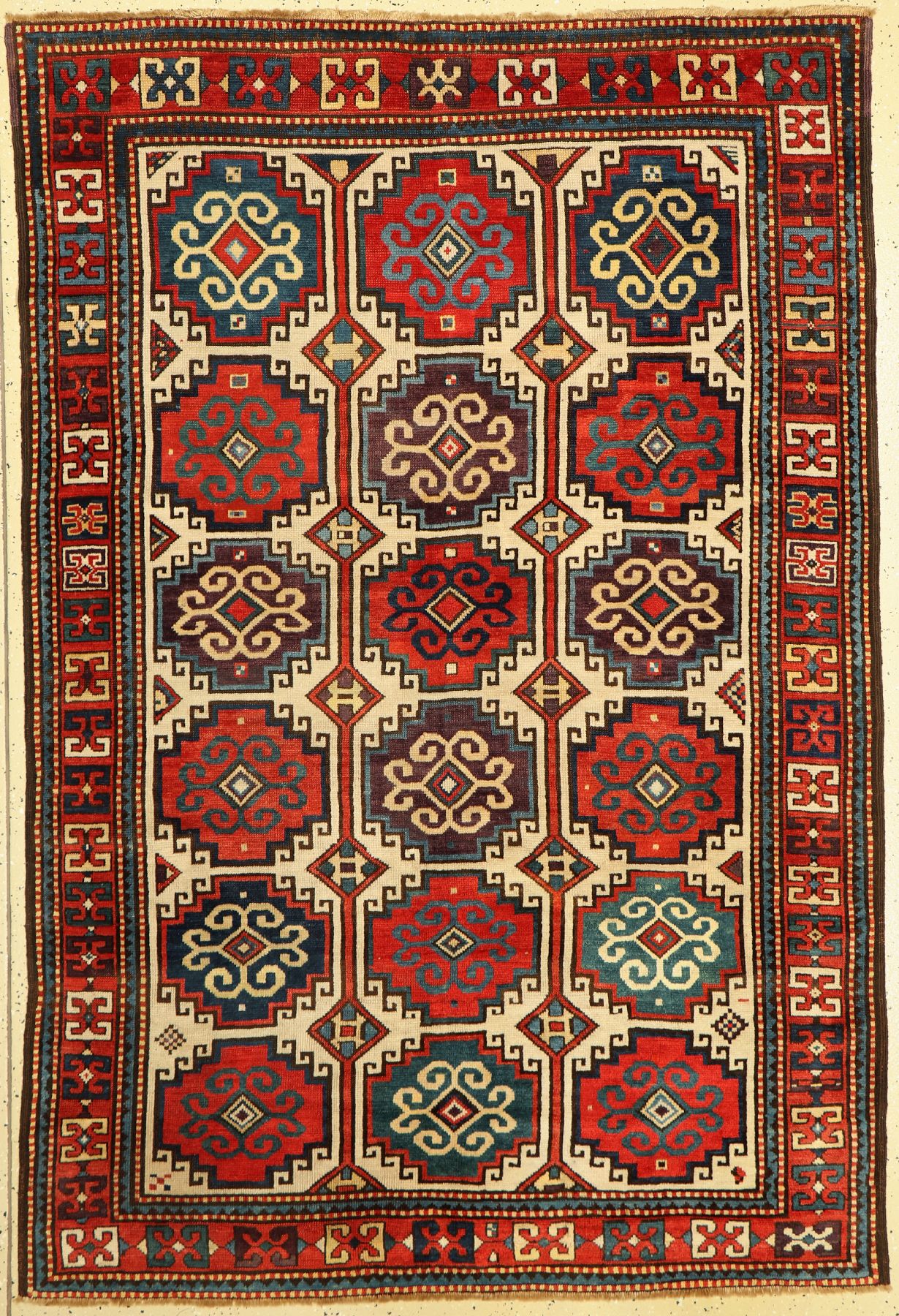 Moghan antik, Kaukasus, Ende 19.Jhd, Wolle auf Wolle, ca. 210 x 143 cm, EHZ: 3