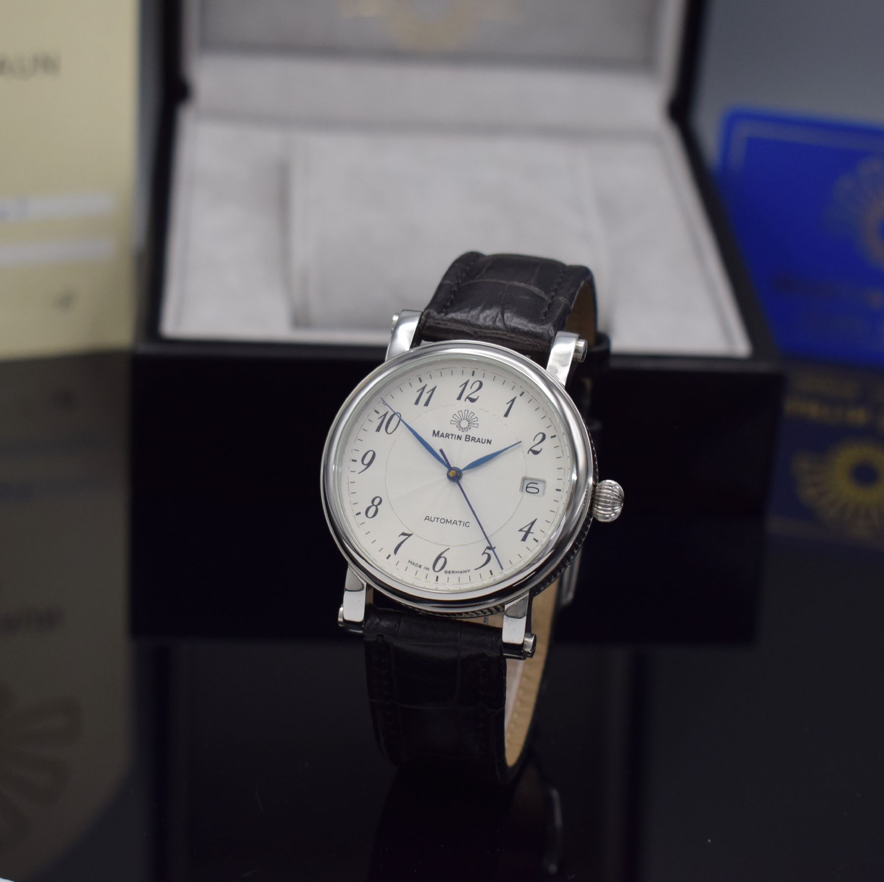 Detail b: MARTIN BRAUN seltene Armbanduhr Teutonia S, Automatik, Deutschland um 2006, 3-teil. Edelstahlgeh. inkl. orig. Lederband m. orig. Dornschl., beids. ...