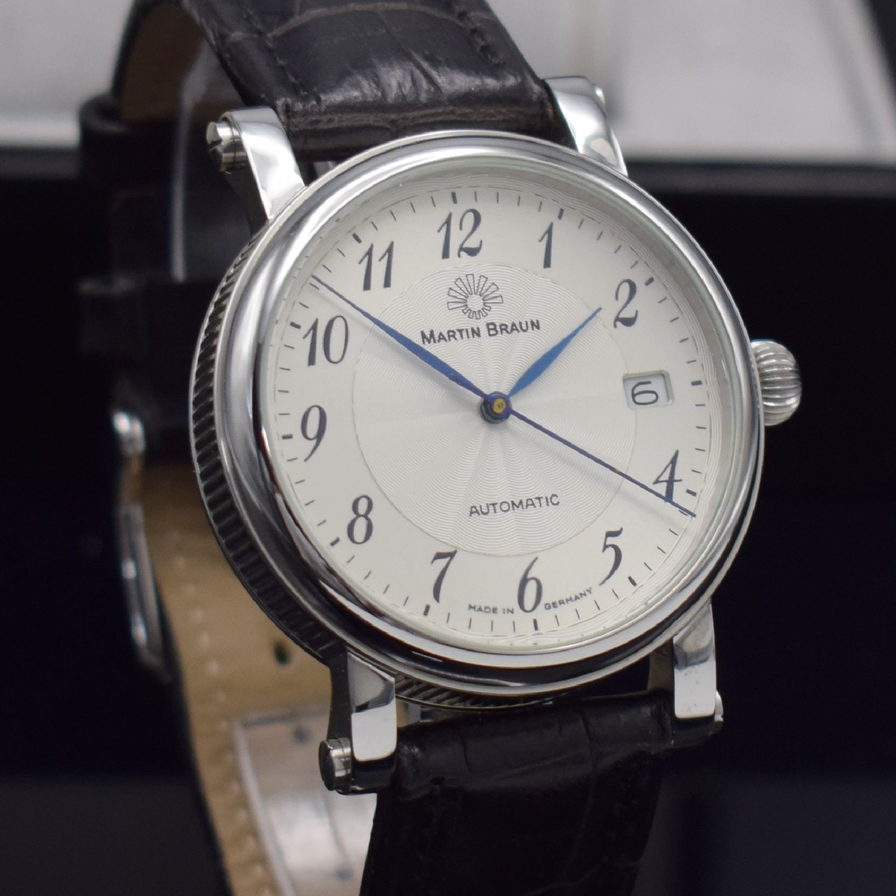 Detail f: MARTIN BRAUN seltene Armbanduhr Teutonia S, Automatik, Deutschland um 2006, 3-teil. Edelstahlgeh. inkl. orig. Lederband m. orig. Dornschl., beids. ...