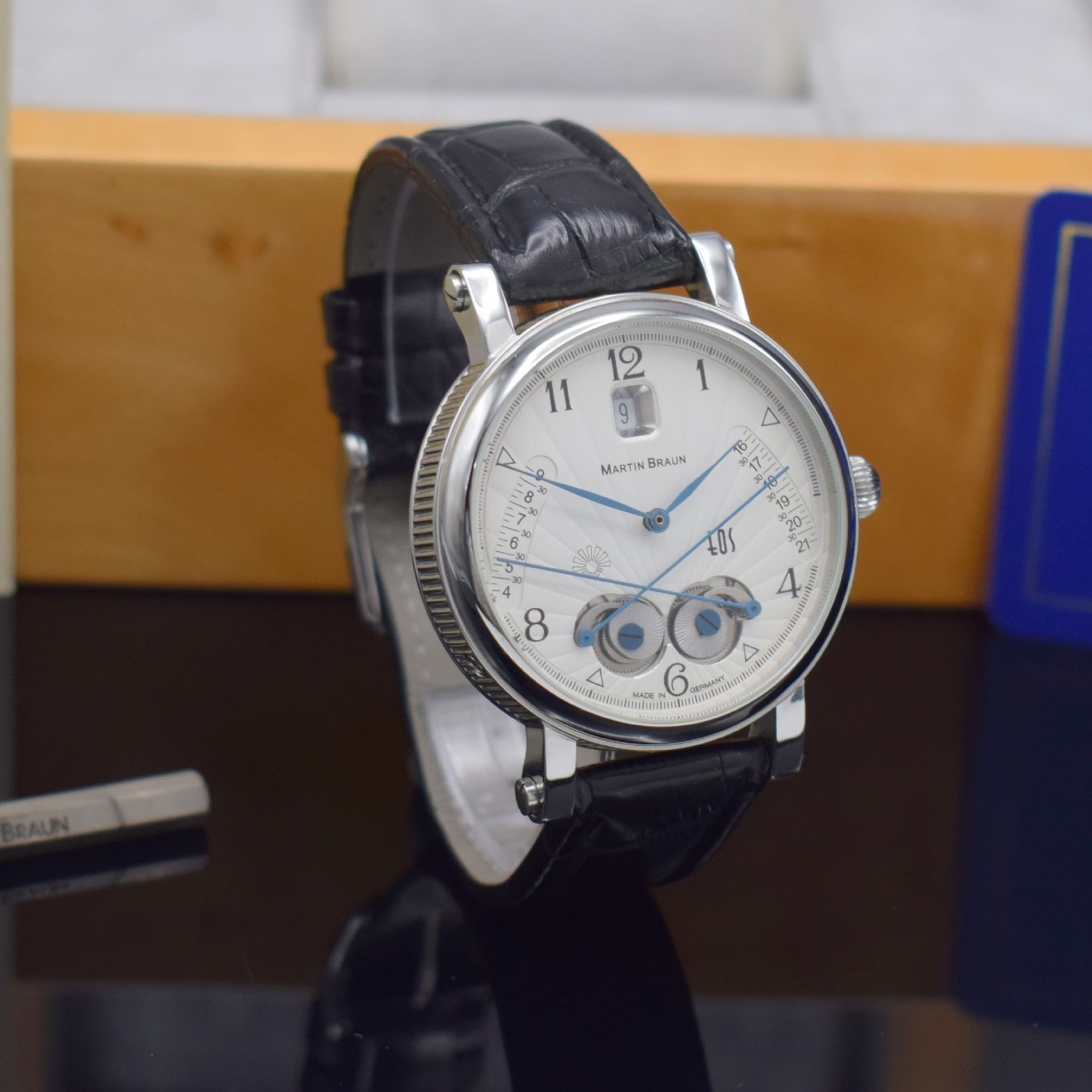 Detail e: MARTIN BRAUN Herrenarmbanduhr EOS, Automatik, Ref. 42S, Edelstahlgeh. inkl. orig. Lederband m. orig. Dornschl., beids. vergl., Boden 7-fach verschr., ...