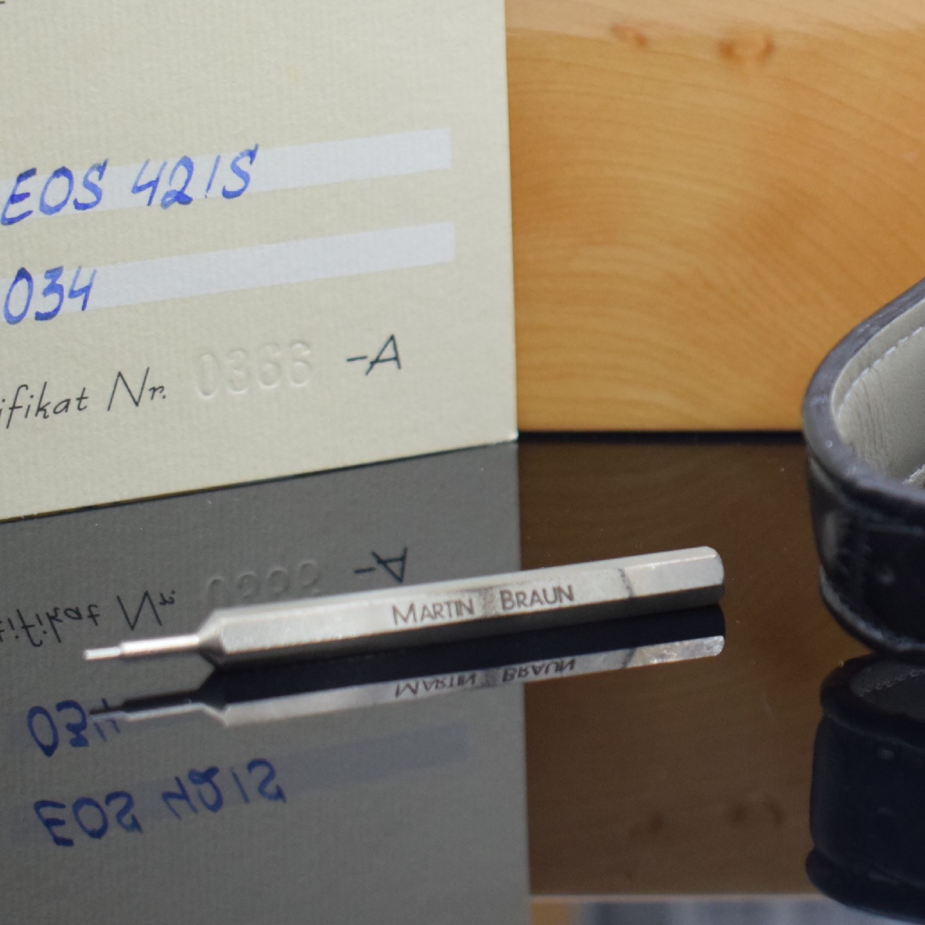 Detail i: MARTIN BRAUN Herrenarmbanduhr EOS, Automatik, Ref. 42S, Edelstahlgeh. inkl. orig. Lederband m. orig. Dornschl., beids. vergl., Boden 7-fach verschr., ...