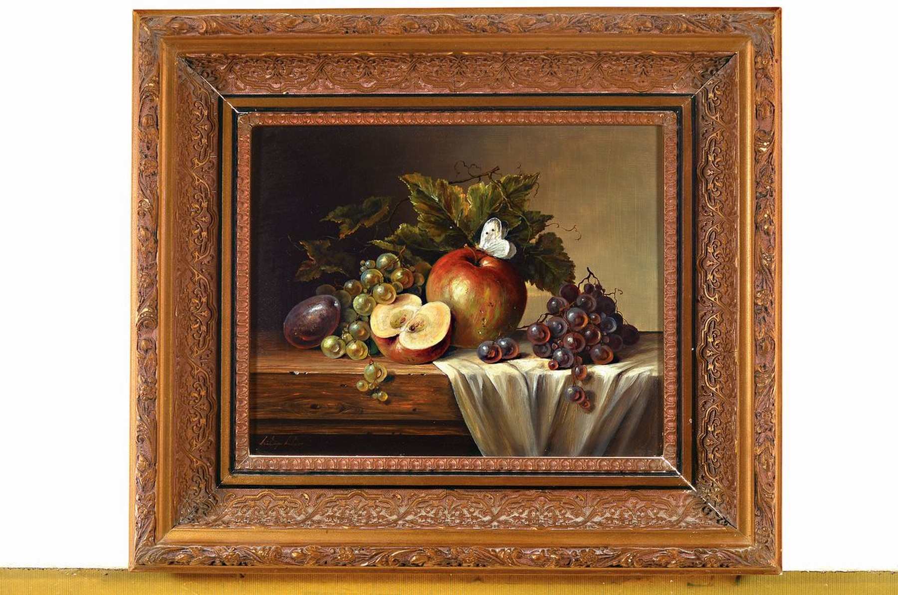 Detail k: Lutger Libor, zeitgenössischer Traditionalist, Stillleben mit Obst und Schmetterling, Öl/Holz, ca. 24 x 30 cm, Rahmen