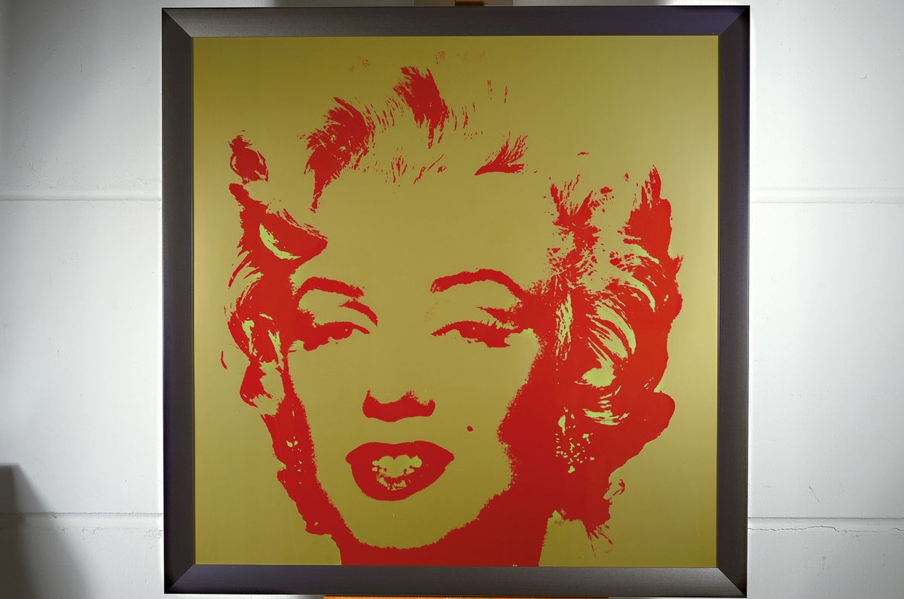 Detail k: Marilyn Monroe, nach Andy Warhol, Lizenzierte Edition Sunday B. Morning, Siebdruck mit Diamantstaub, rückseitig gestempelt und num. 902/2000, 91.2 x ...