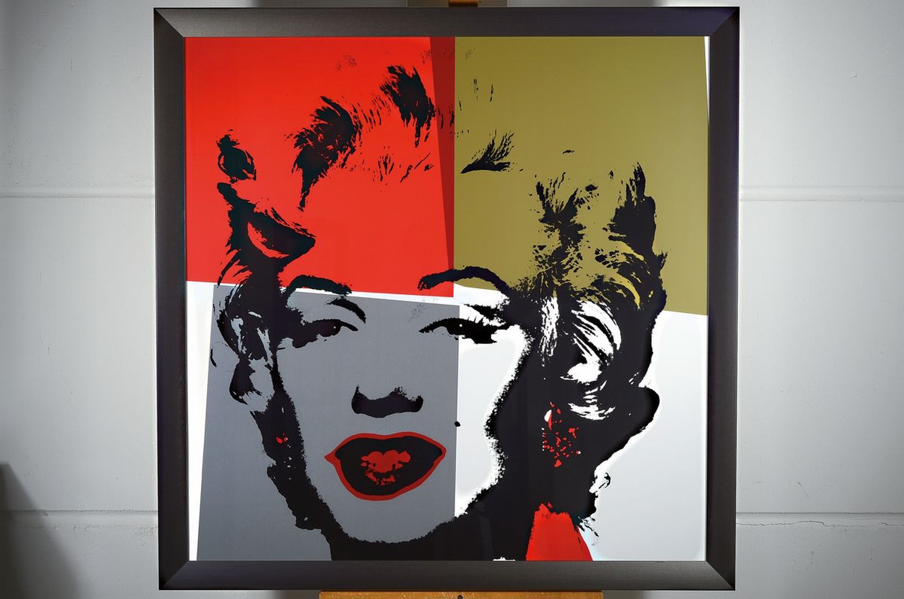 Detail k: Marilyn Monroe, nach Andy Warhol, Lizenzierte Edition Sunday B. Morning, Siebdruck mit Diamantstaub, rückseitig gestempelt und num. 902/2000, 91.2 x ...