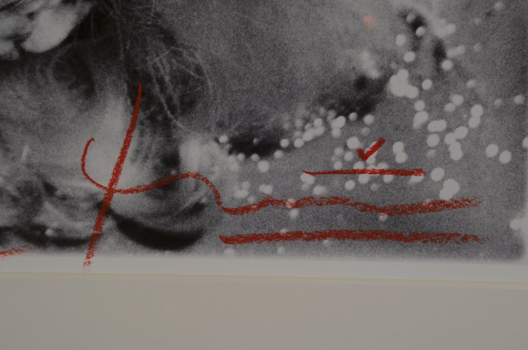 Detail a: Bert Stern, 1919-2013, "Marilyn Biting The Gems", Fotografie auf dickem matten Fotopapier, Drucktechnik: hochwertiger Iris-Print, ...