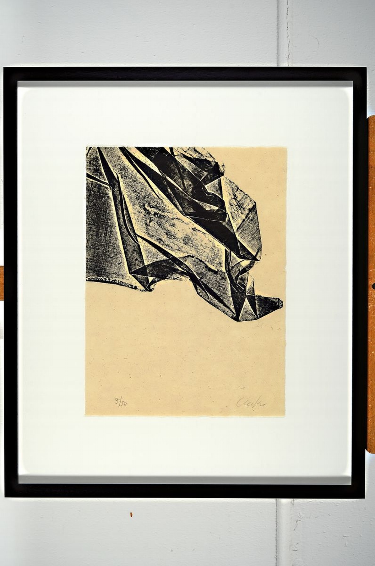 Detail k: Günther Uecker, geb. 1930, Holzschnitt auf feinem Japanpapier, handsigniert und num. 9/50, stammt aus 1986 und trägt den Trockenstempel der Erker ...
