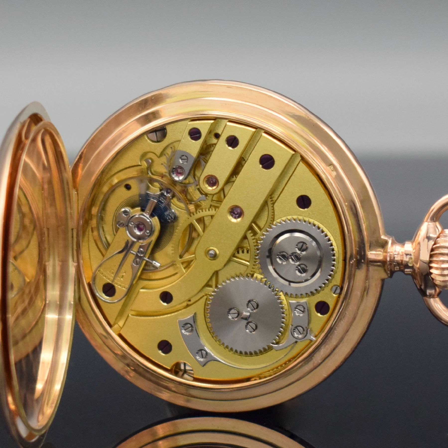 Detail g: Savonette mit hochfeinem Präzisionsankerwerk, Schweiz um 1900, massives 3-Deckel Goldgeh. mit a-goutte Schlüsse dell., Sprungdeckel mit Monogramm, ...