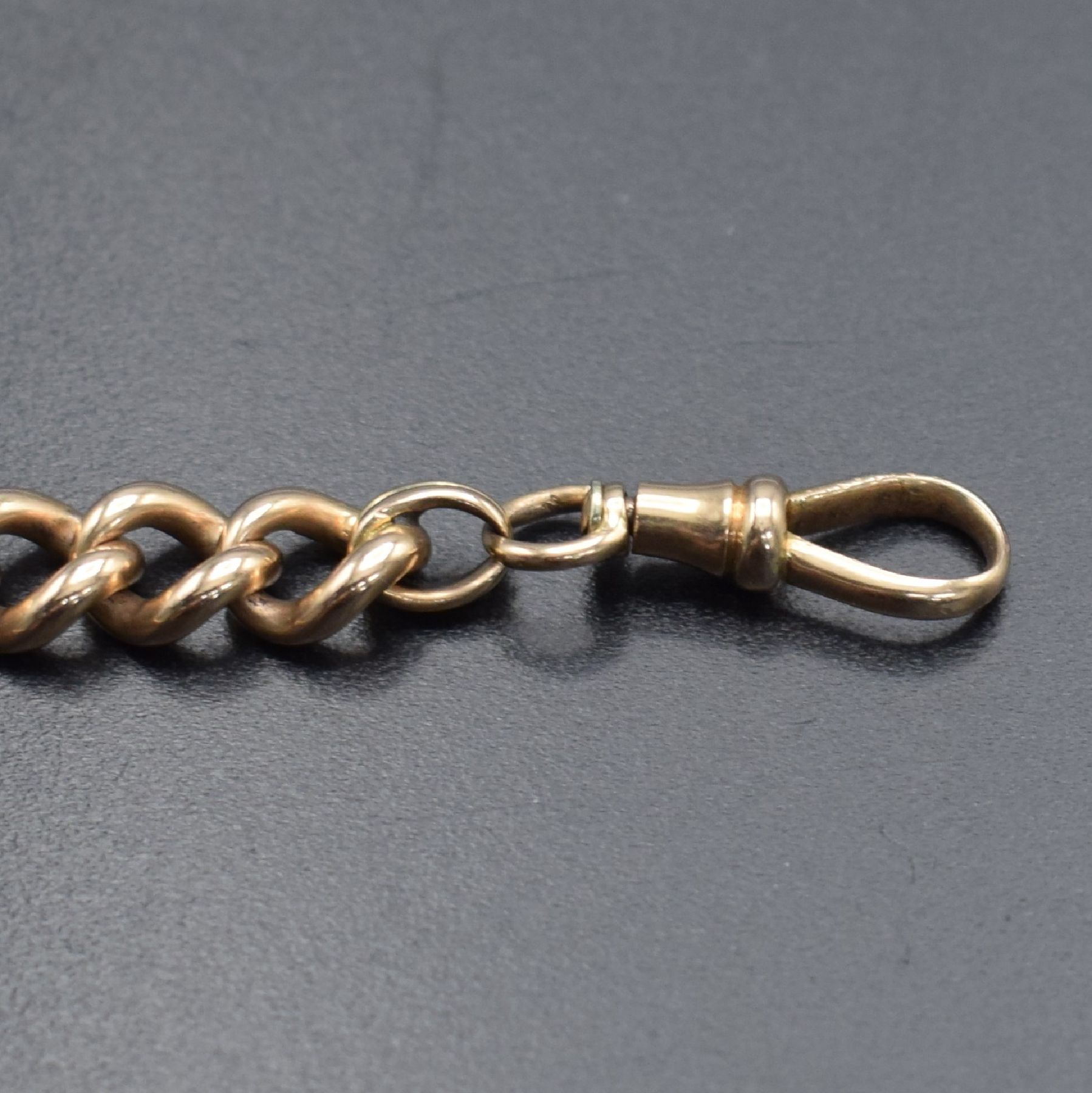 Detail b: Taschenuhrkette in RG 585/000, Deutschland um 1900, mit Federring & Karabiner, massive Ausführung, L. ca. 26,5 cm, Gew. ca. 42g, Nutzsp., verwendb.