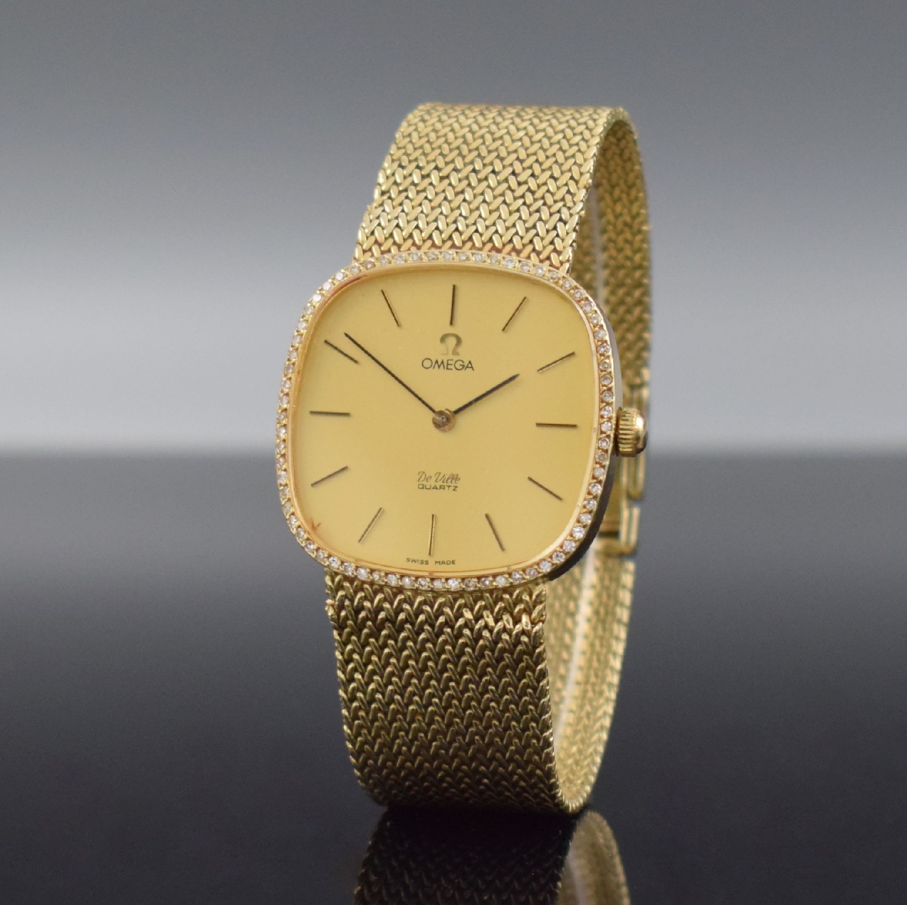 Detail b: OMEGA De Ville Herrenarmbanduhr in GG 585/000 mit Diamanten, Schweiz um 1980, quarz, 2- teil. Gehäuse, Boden aufgedr., Lünette aufw. m. Diamanten ...