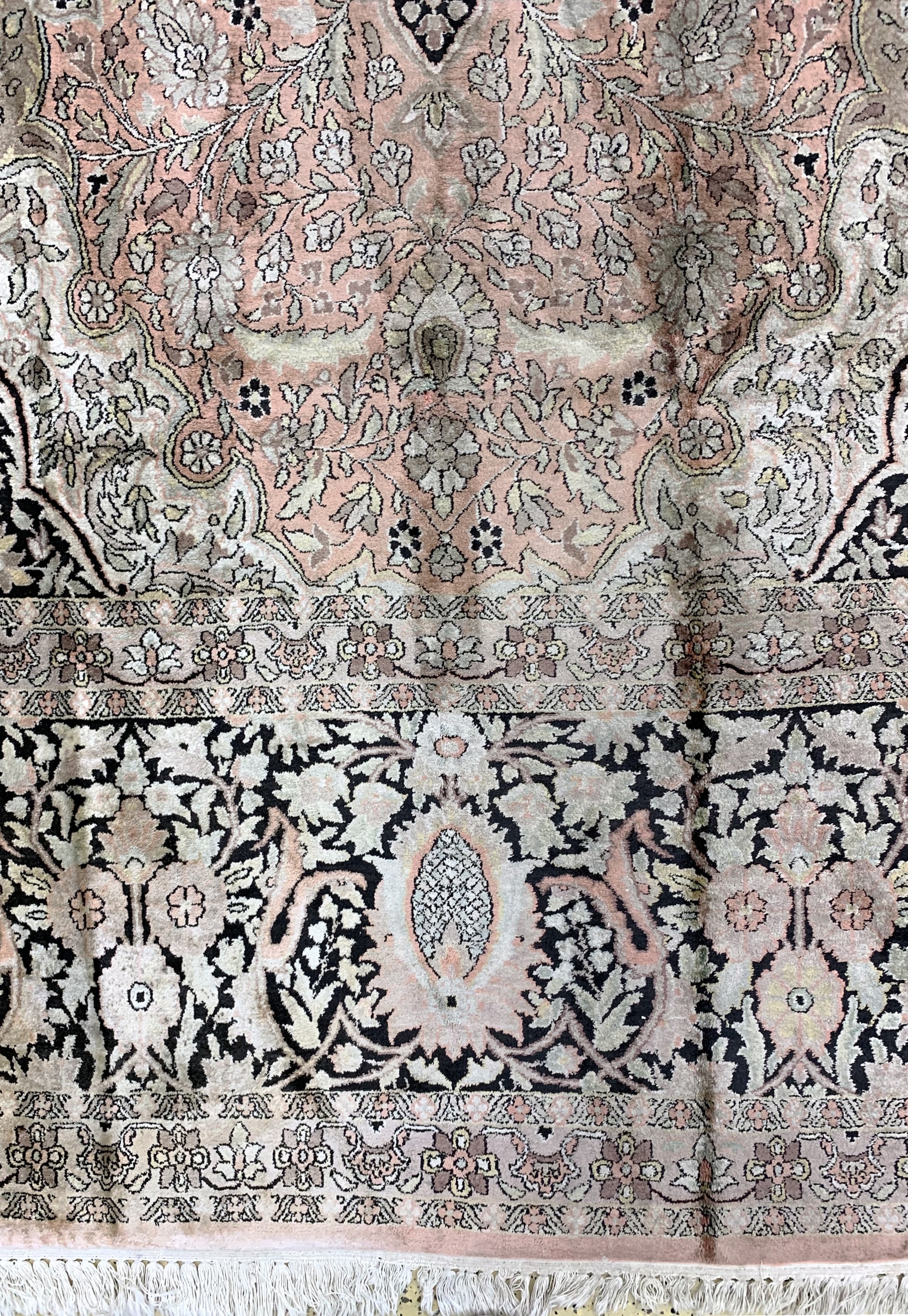 Detail b: Kaschmir Seide Palastteppich, Indien, um 1960, Flor Seidig, ca. 550 x 370 cm, EHZ: 3 (verblaßt)