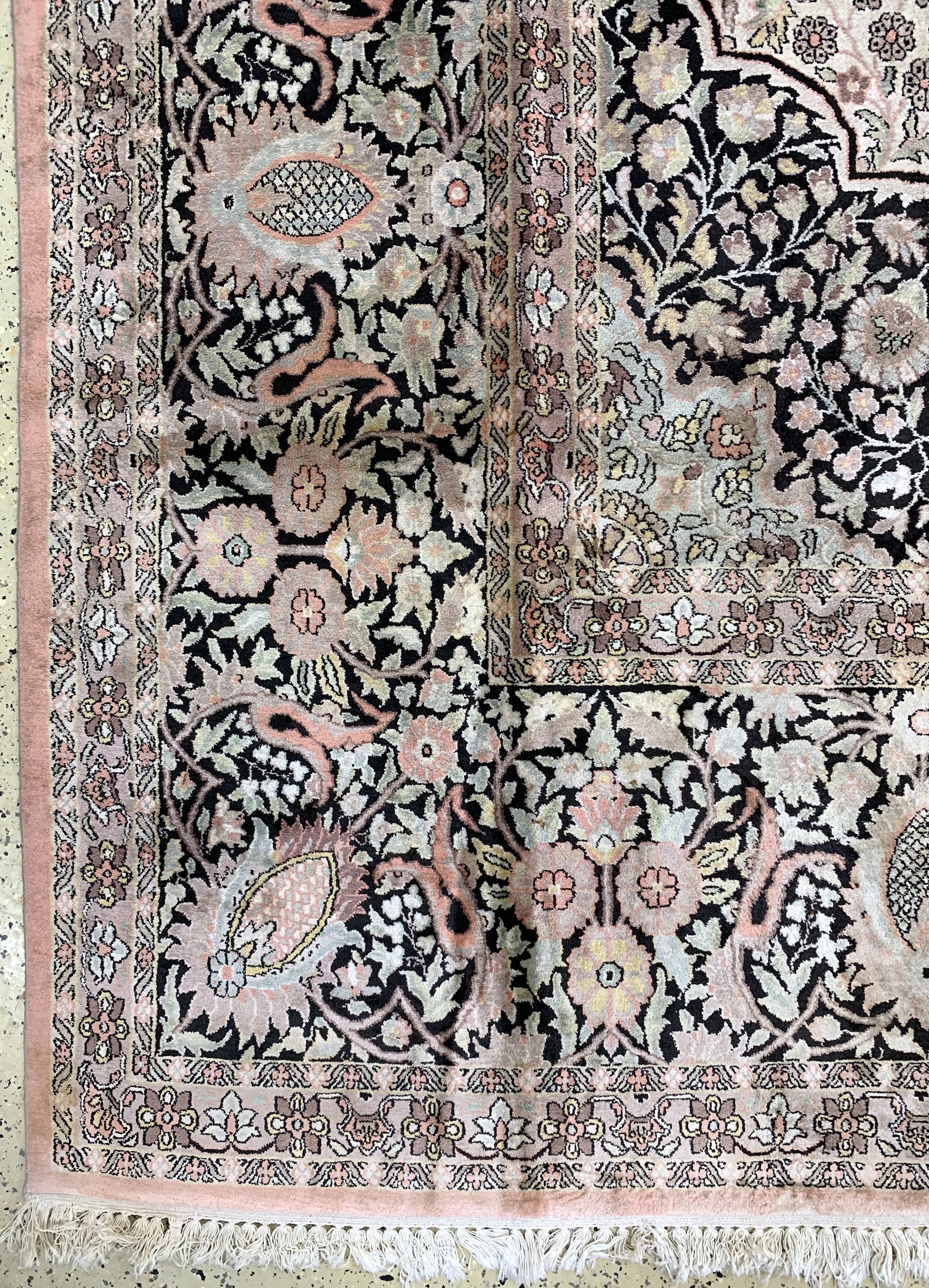 Detail c: Kaschmir Seide Palastteppich, Indien, um 1960, Flor Seidig, ca. 550 x 370 cm, EHZ: 3 (verblaßt)