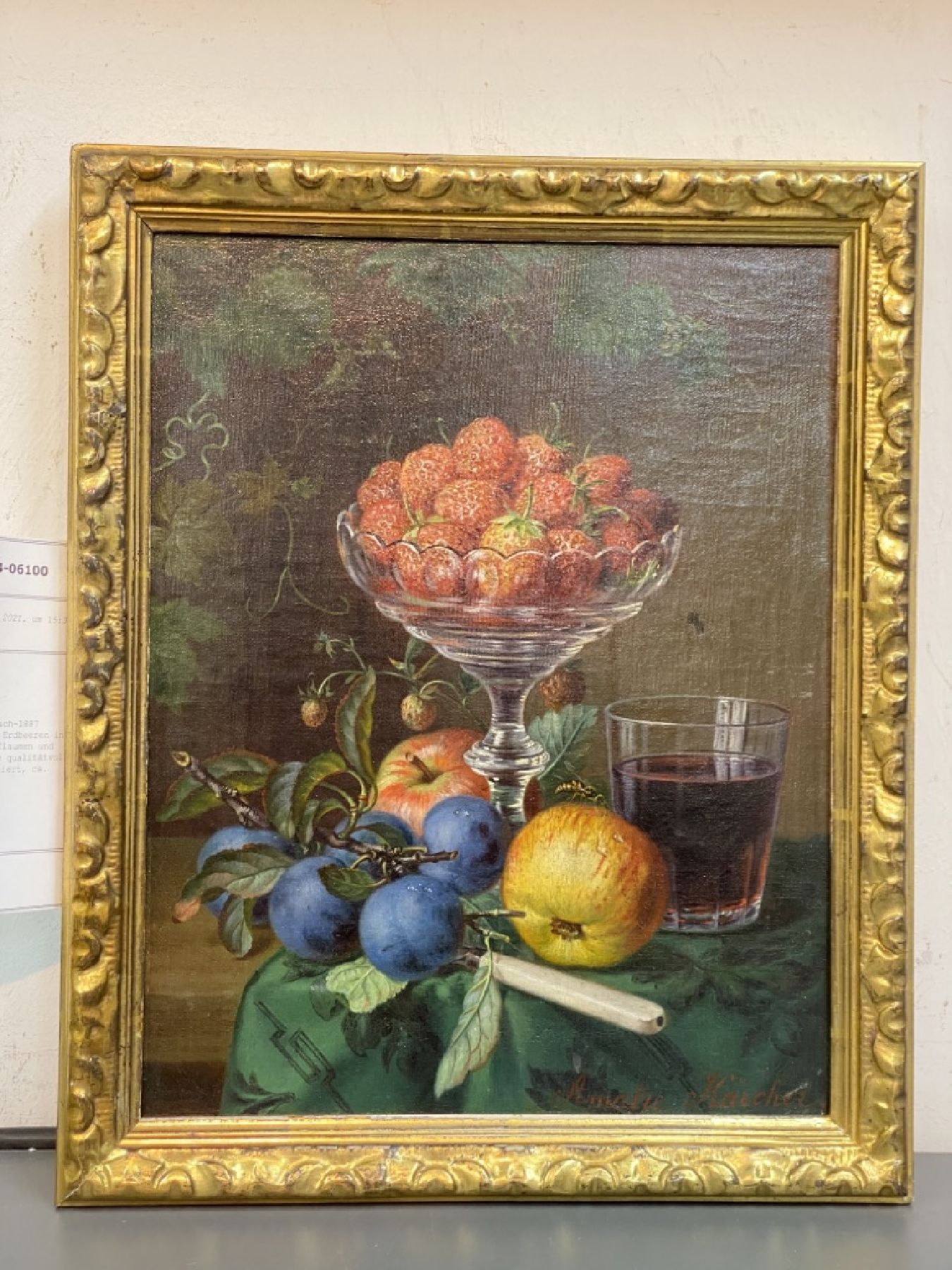 Detail h: Amalie Kärcher, 1819 Durlach-1887 Karlsruhe, Stillleben mit Erdbeeren in Kristallschale, Äpfeln, Pflaumen und Rotweinglas, Öl/Lwd, feine ...