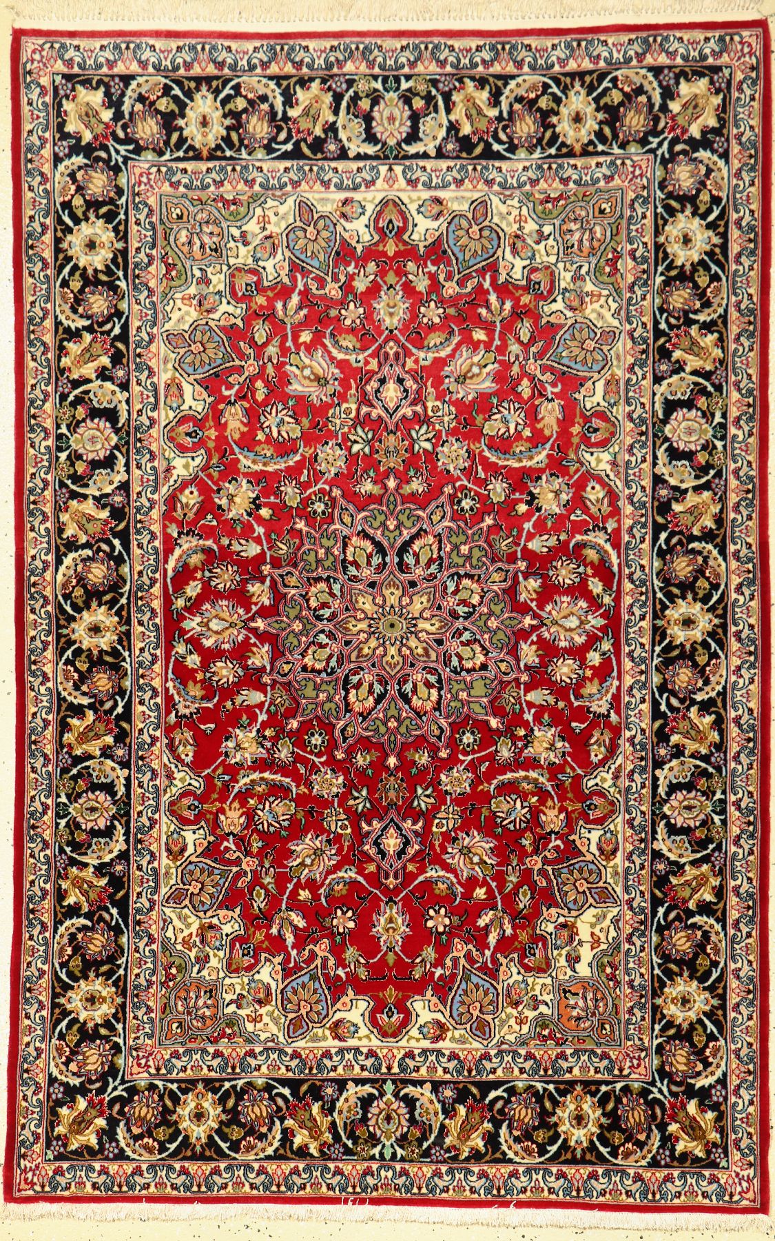 Esfahan fein, Persien, ca. 50 Jahre, Korkwolle mit und auf Seide, ca. 175 x 112 cm,ca. 800.000 Kn/qm, EHZ: 2, (gereinigt)