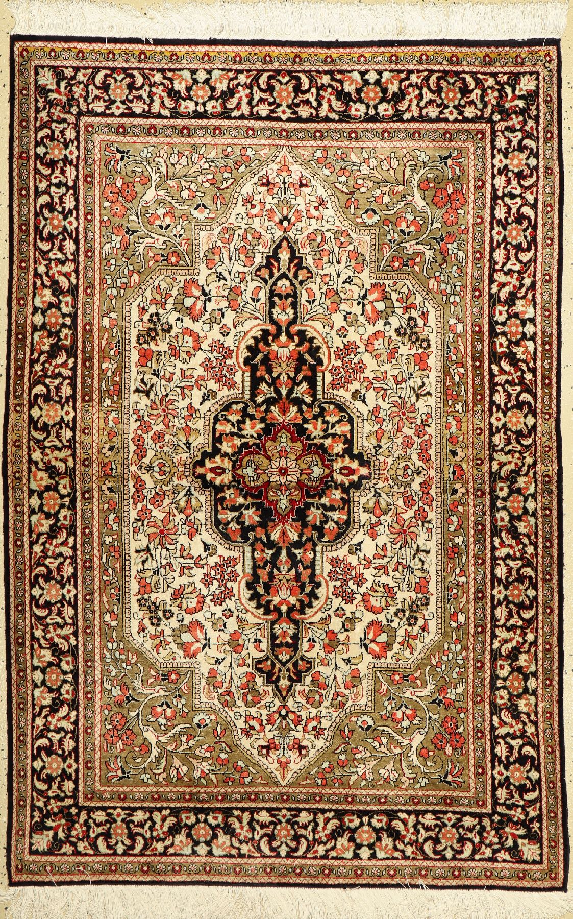 Ghom Seide alt, Persien, ca. 60 Jahre, reine Naturseide, ca. 160 x 106 cm, EHZ: 2