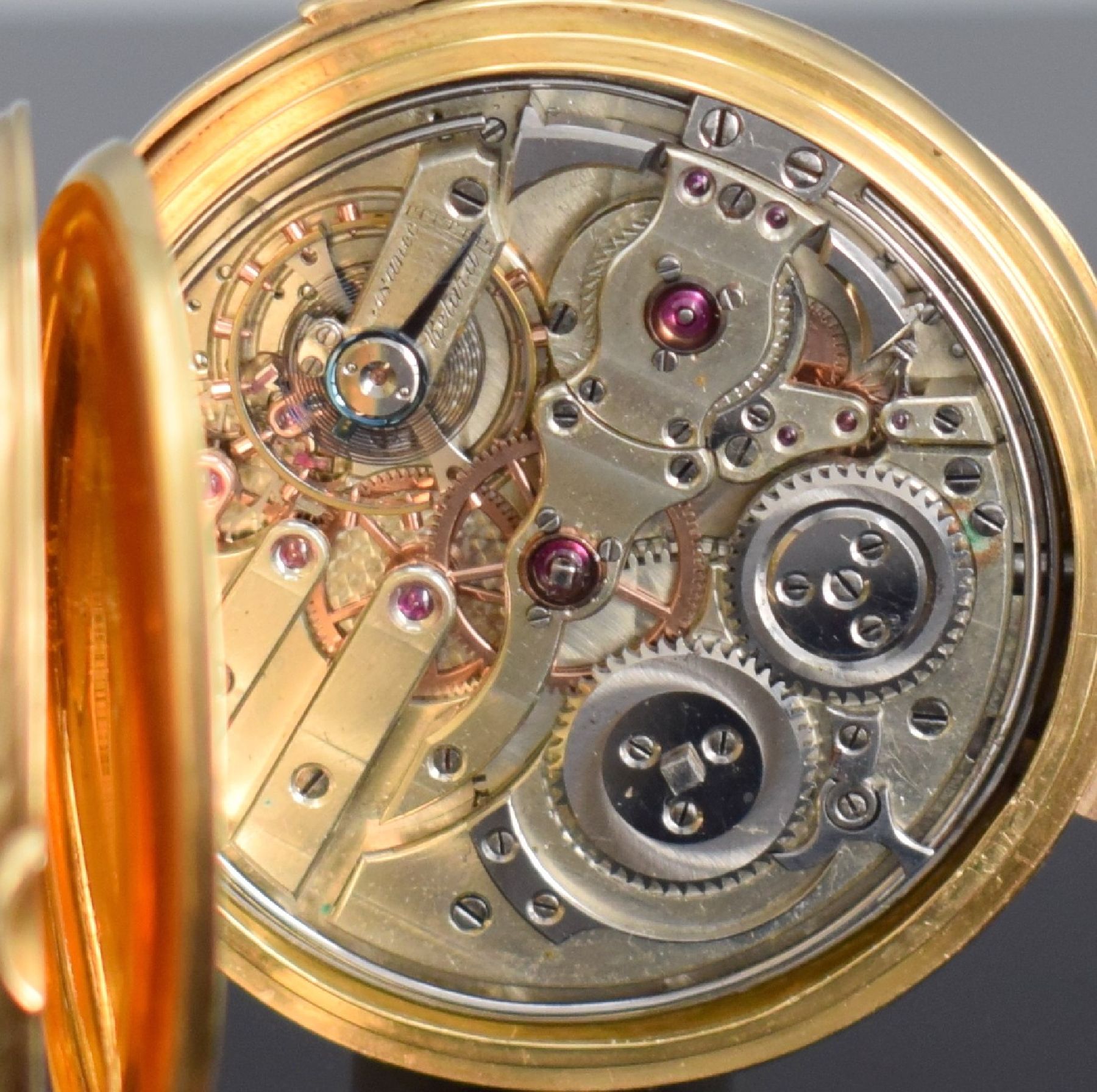 Detail g: Feine offene Taschenuhr m. 1/4 Stunden- Repetition in GG 750/000, Schweiz um 1880, 2-Deckel Goldgeh. m. a-goutte Schlüssen dell., Rückdeckel mit ...