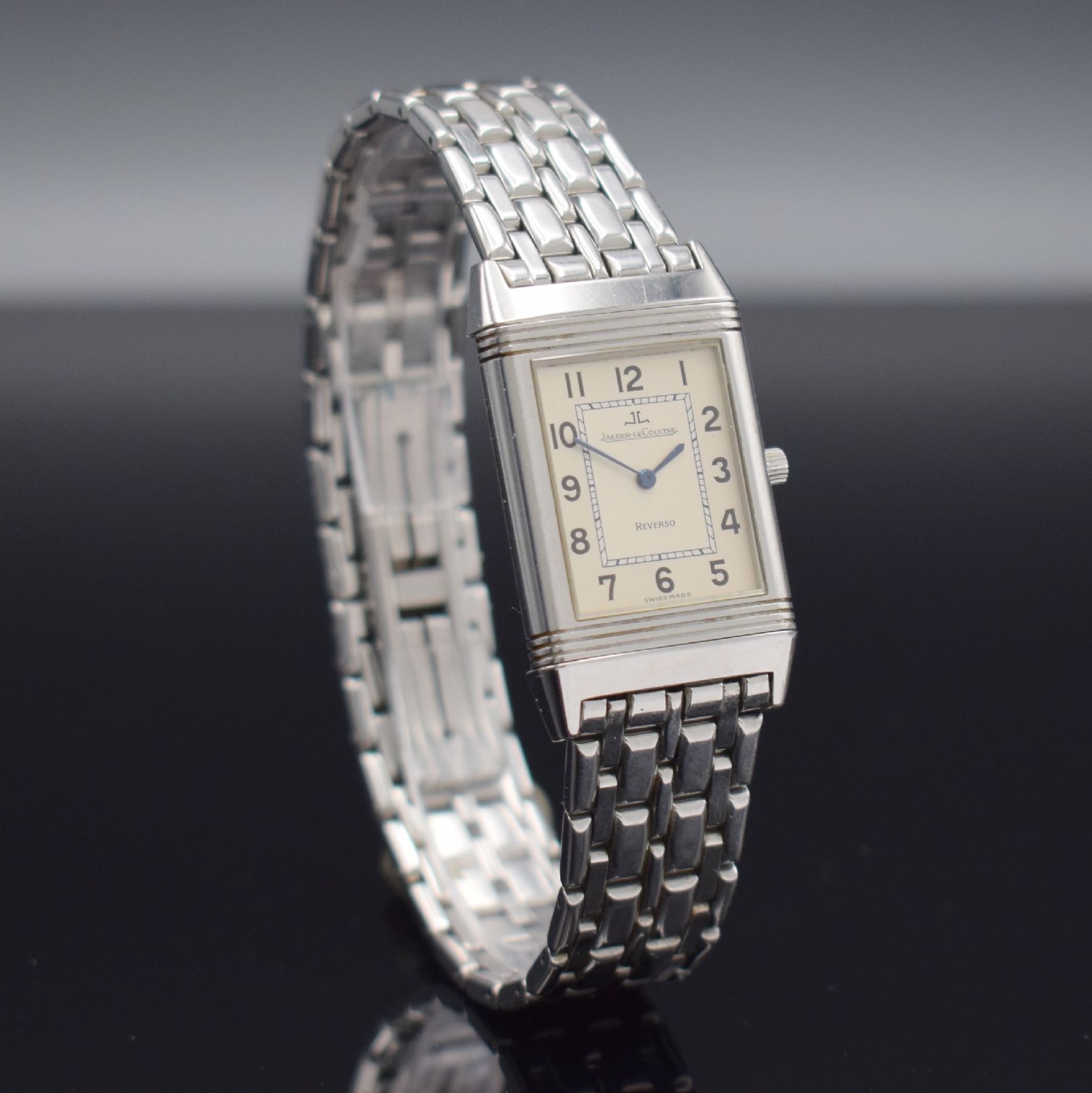 Detail e: Jaeger-LeCoultre Reverso Herrenarmbanduhr in Edelstahl, Schweiz um 2000, quarz, Ref. 250.8.08, Wendegehäuse inkl. orig. Gliederband m. dopp. ...