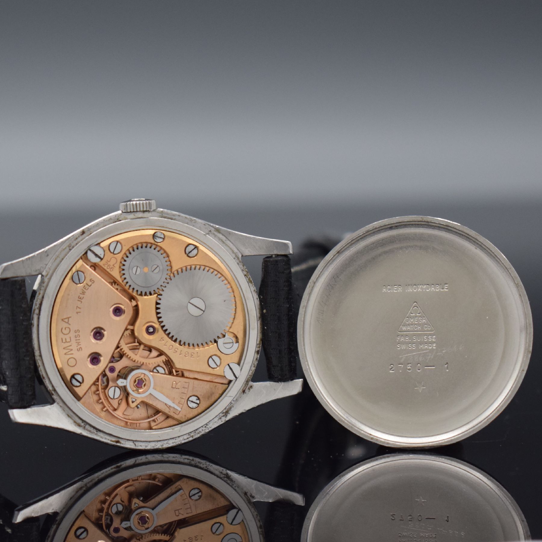 Detail b: OMEGA Herrenarmbanduhr in Stahl Ref. 2750-1, Schweiz um 1954, Handaufzug, 3-teil. Gehäuse, Boden & Glasrand aufgedr., silb. Zifferbl. mit aufges. ...