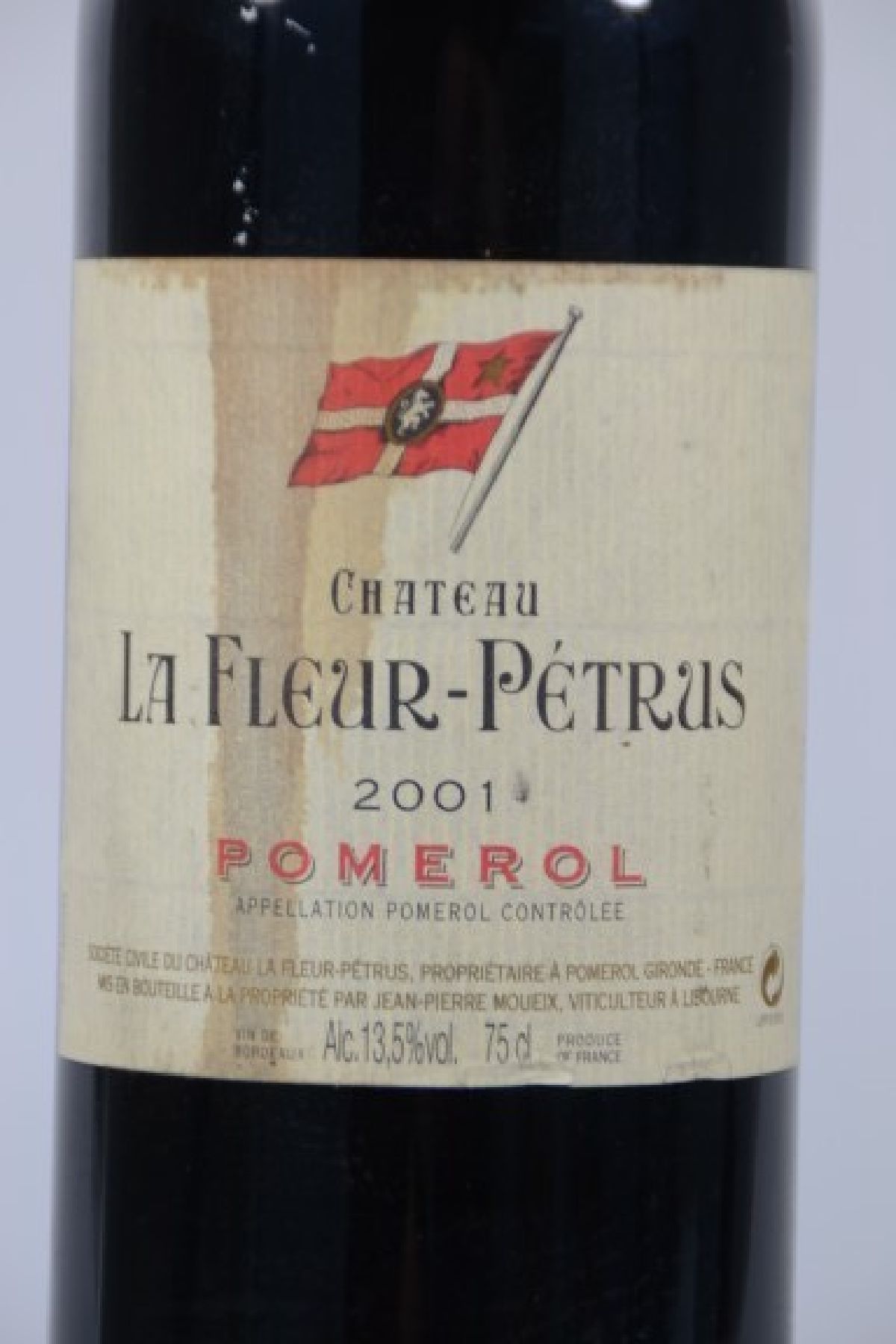 Detail a: 1 Flasche Chateau la Fleur-Petrus, 2001, Pomerol, 0.75l, orig. verkorkt, unverkostet, Etikett mit Wasserschaden