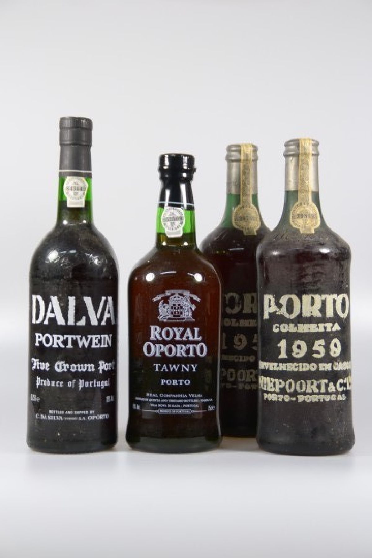 4 Flaschen Portwein, darunter 2 Fl. Porto Colheita 1959, ca. 75 cl, 21,1 Vol., Füllstand ca. mid shoulder, guter Erhaltungszustand, unverkostet, 1 ...