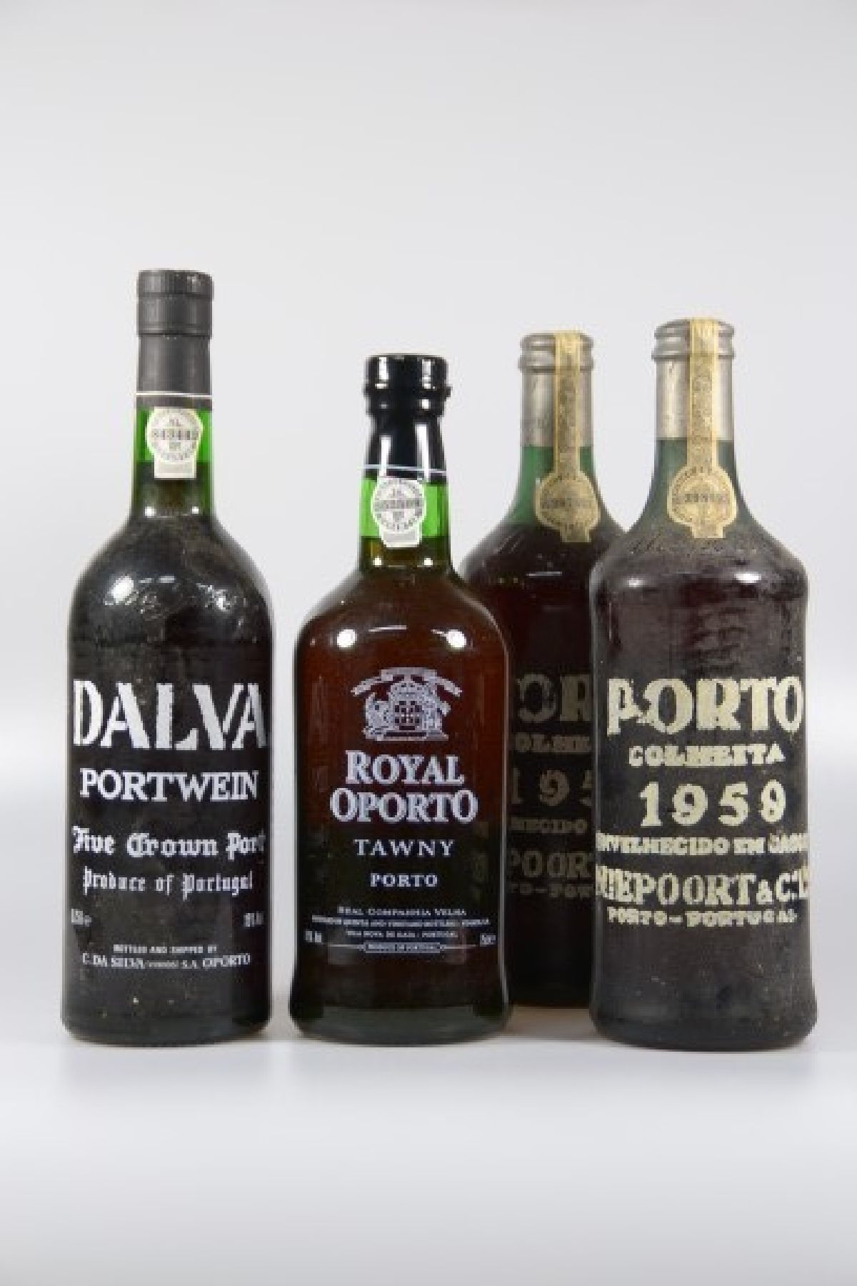 Detail a: 4 Flaschen Portwein, darunter 2 Fl. Porto Colheita 1959, ca. 75 cl, 21,1 Vol., Füllstand ca. mid shoulder, guter Erhaltungszustand, unverkostet, 1 ...