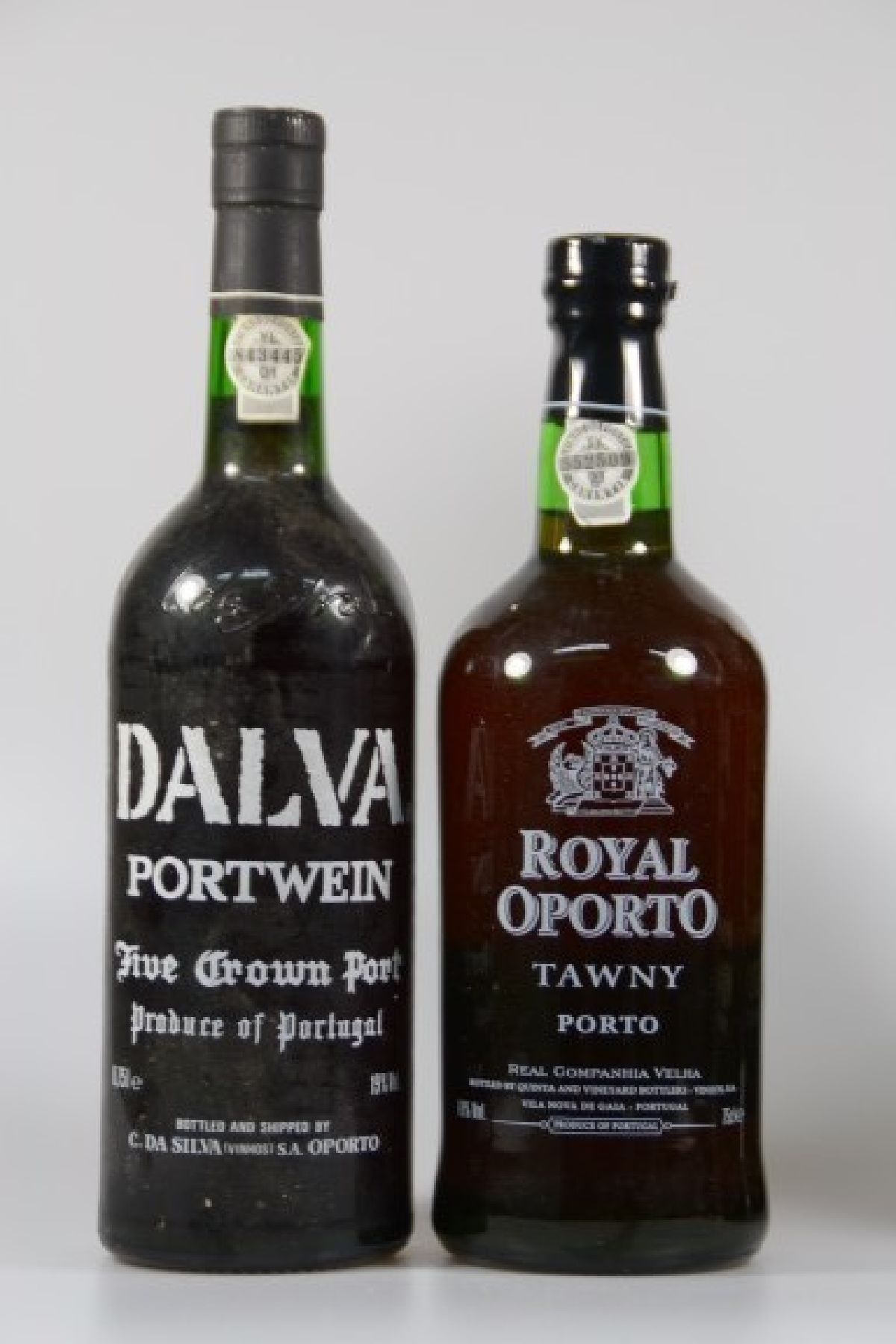 Detail b: 4 Flaschen Portwein, darunter 2 Fl. Porto Colheita 1959, ca. 75 cl, 21,1 Vol., Füllstand ca. mid shoulder, guter Erhaltungszustand, unverkostet, 1 ...