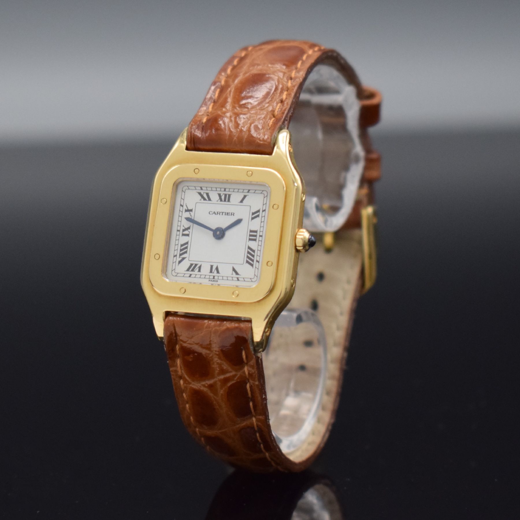 Detail b: CARTIER Paris Damenarmbanduhr aus Modellserie Panthere in GG 750/000, Frankreich/Schweiz um 1980, Handaufzug, seitlich verschr. Gehäuse, weißes ...