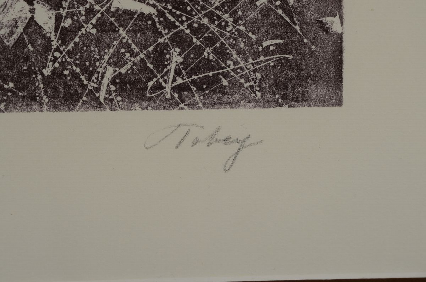 Detail a: Mark Tobey, 1890 Centerville, Wisconsin - 1976 Basel, zwei Farbradierungen, beide handsigniert, num. 46/75 bzw. 17/60, 31 x 24 cm bzw. 28 x 28.5 cm, ...